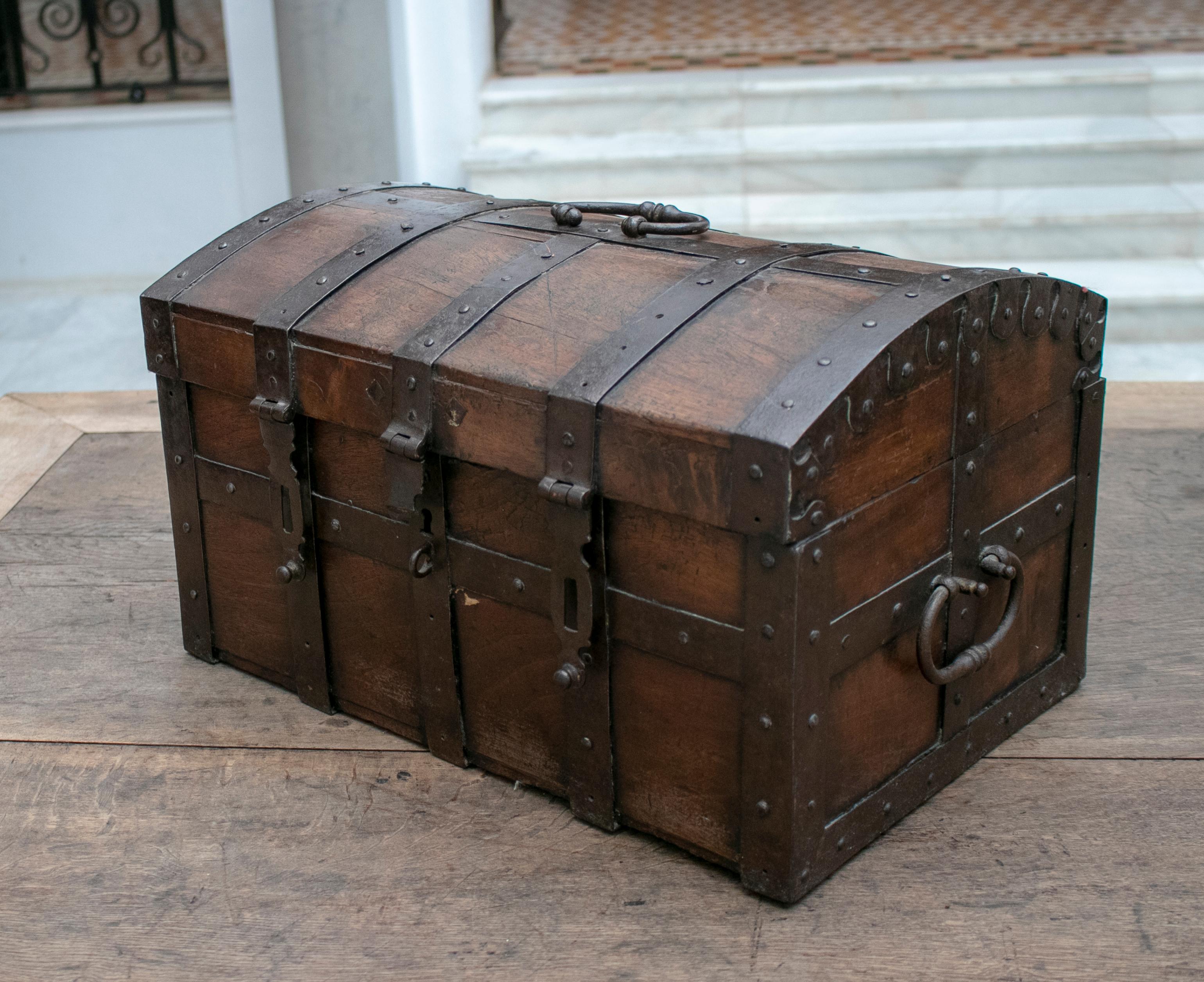 18th Century Spanish Walnut Chest with Wrought Iron Fittings In Good Condition In Marbella, ES