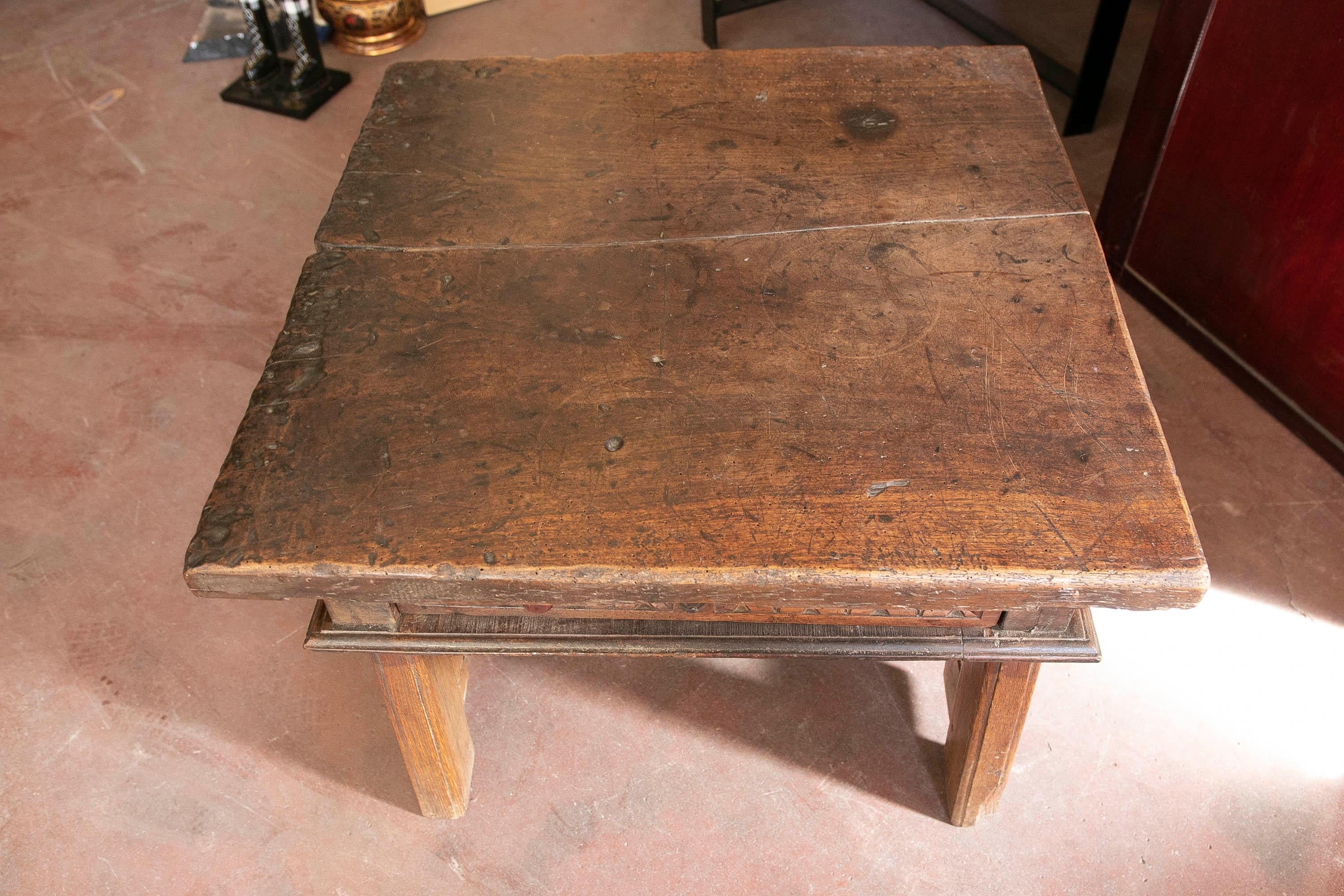 18th Century Spanish Walnut Coffee Table with Carved Drawer For Sale 7