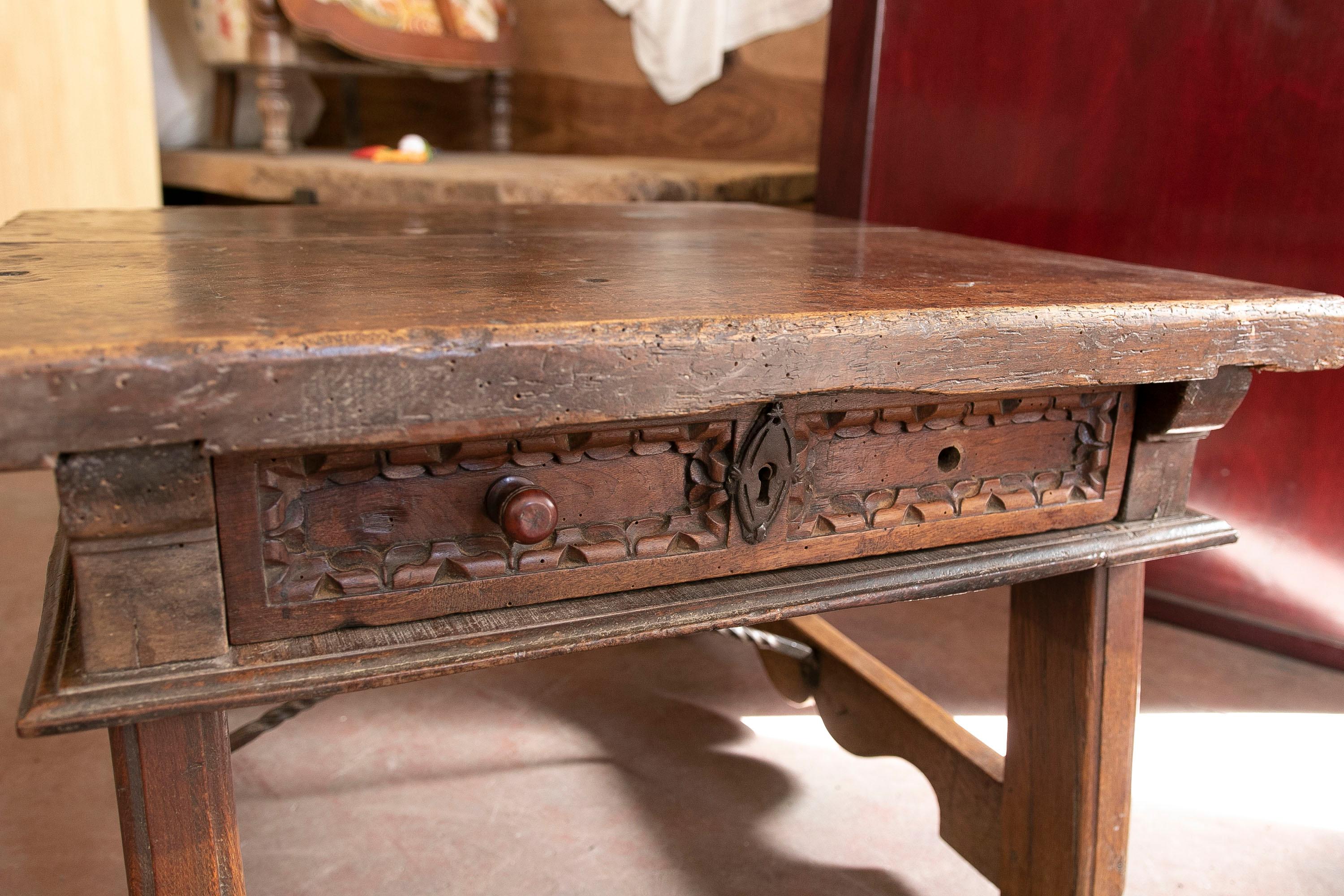 18th Century Spanish Walnut Coffee Table with Carved Drawer For Sale 4