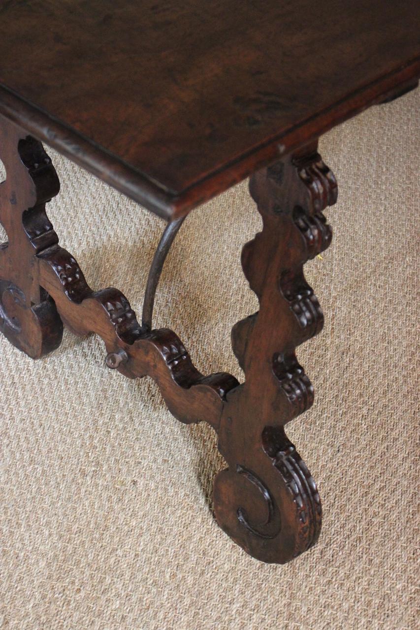 18th Century Spanish Walnut Dining Table For Sale 2
