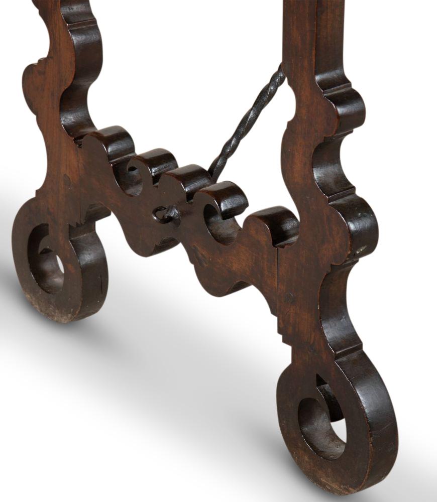 XVIIIe siècle et antérieur Table de salle à manger espagnole du 18ème siècle en vente