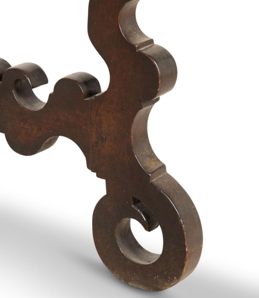 Table de salle à manger espagnole du 18ème siècle en vente 1