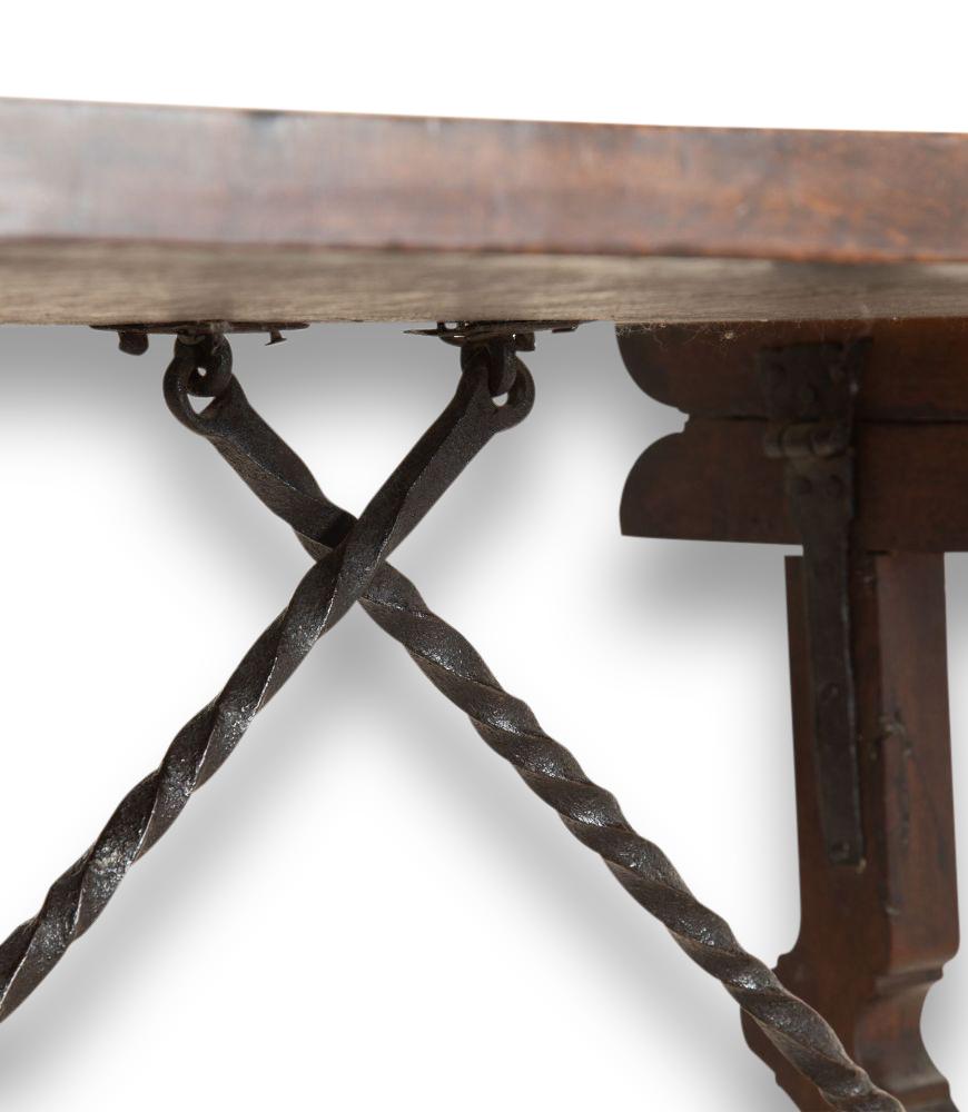 Table de salle à manger espagnole du 18ème siècle en vente 2