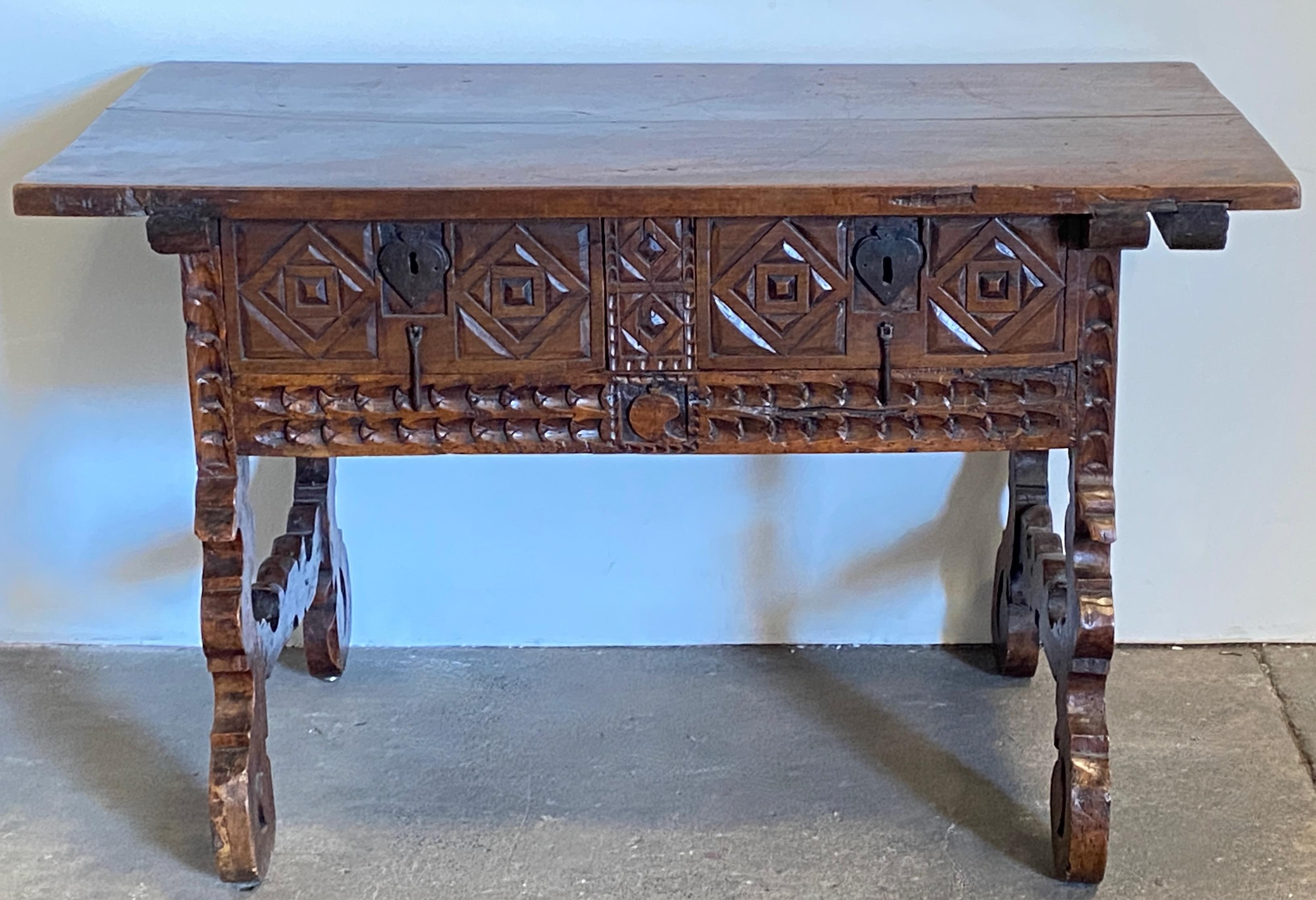 An exceptional carved walnut table with original iron pulls and lyre shape legs.
Having original carved frieze with nice deep double drawers.
This is an authentic period table in remarkable antique condition.
Spain, Early to Mid-18th Century.