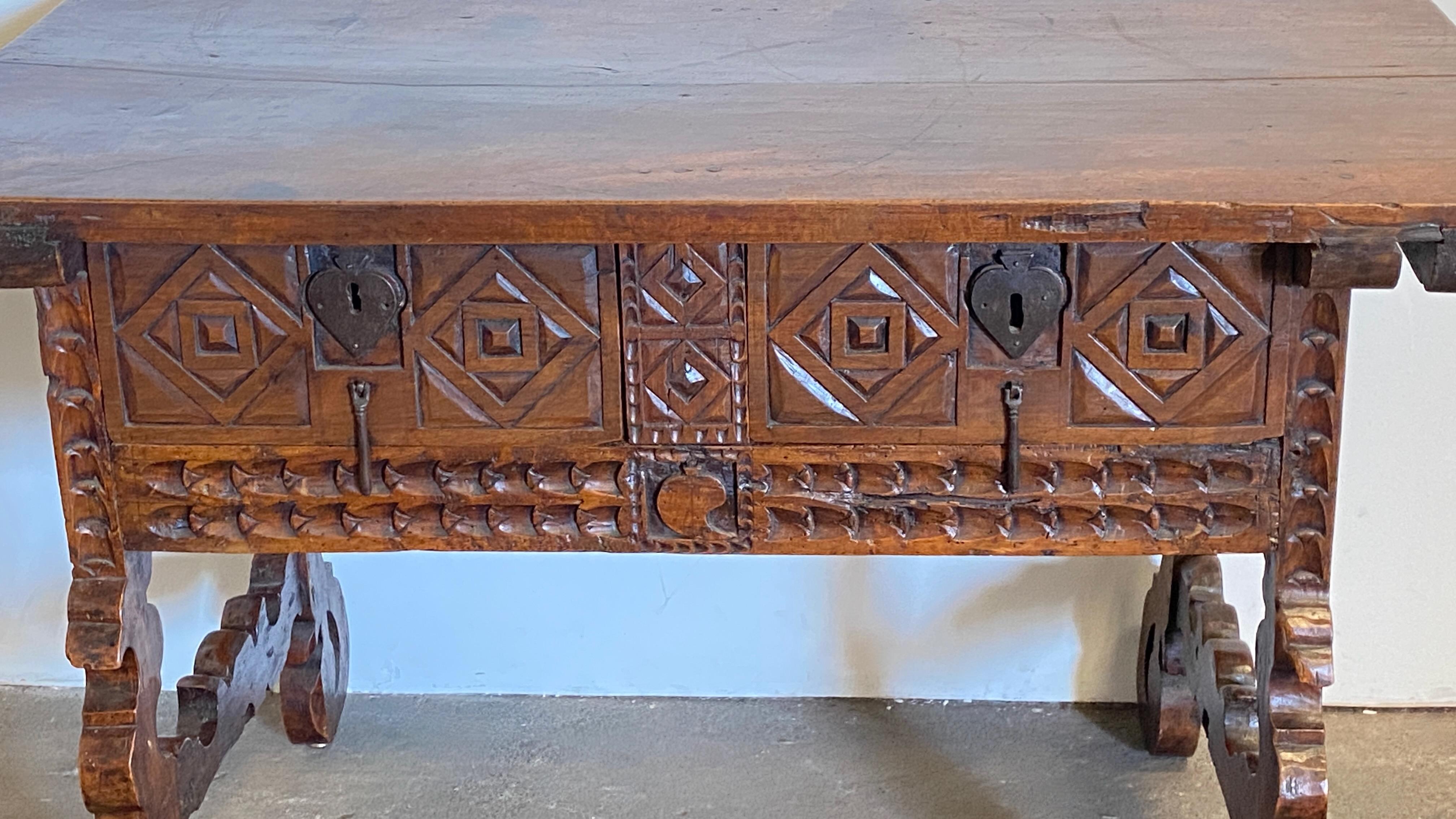 18th Century Spanish Walnut Lyre Table In Good Condition For Sale In San Francisco, CA