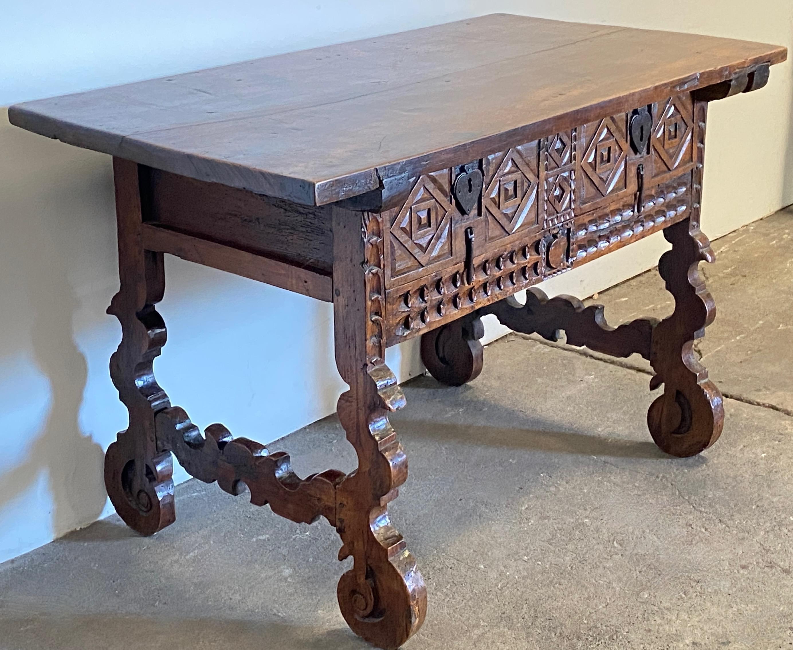 18th Century Spanish Walnut Lyre Table For Sale 2