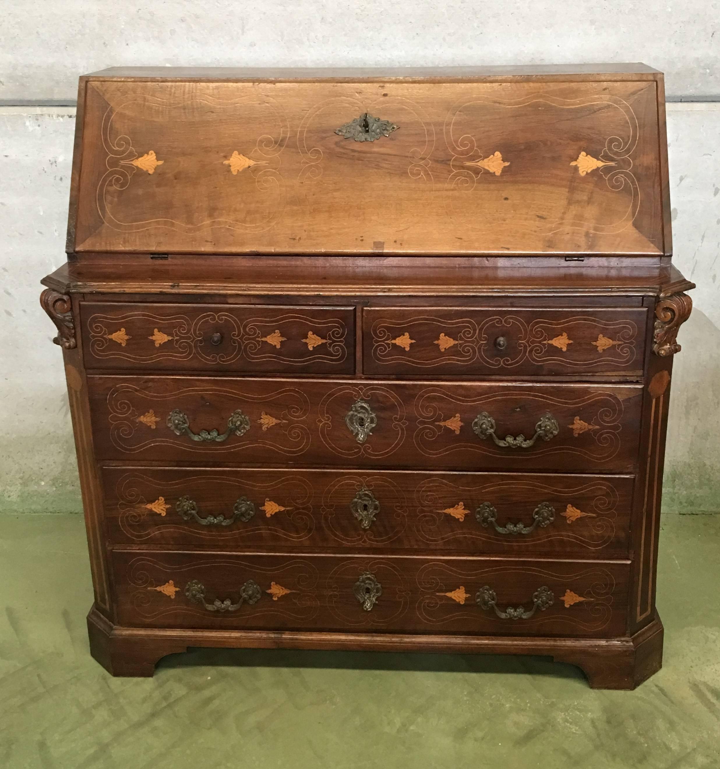 18th century Spanish walnut marquetry bureau.

This is an exquisite antique Spanish bureau, circa 1780 in date this elegant bureau will soon become the centrepiece of your furniture collection and can suitably house your most valued collectibles.