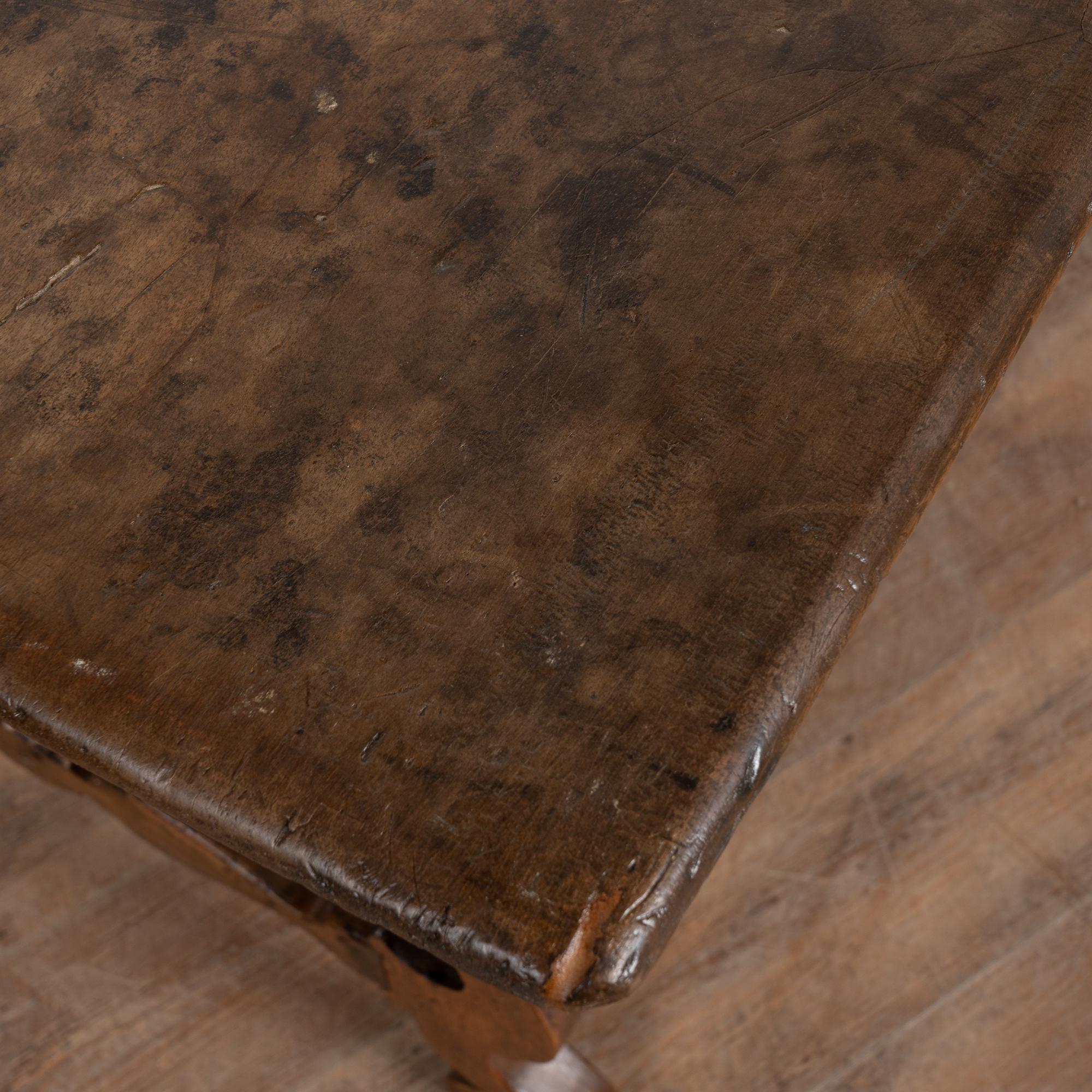 18th Century Spanish Walnut Table or Console For Sale 5