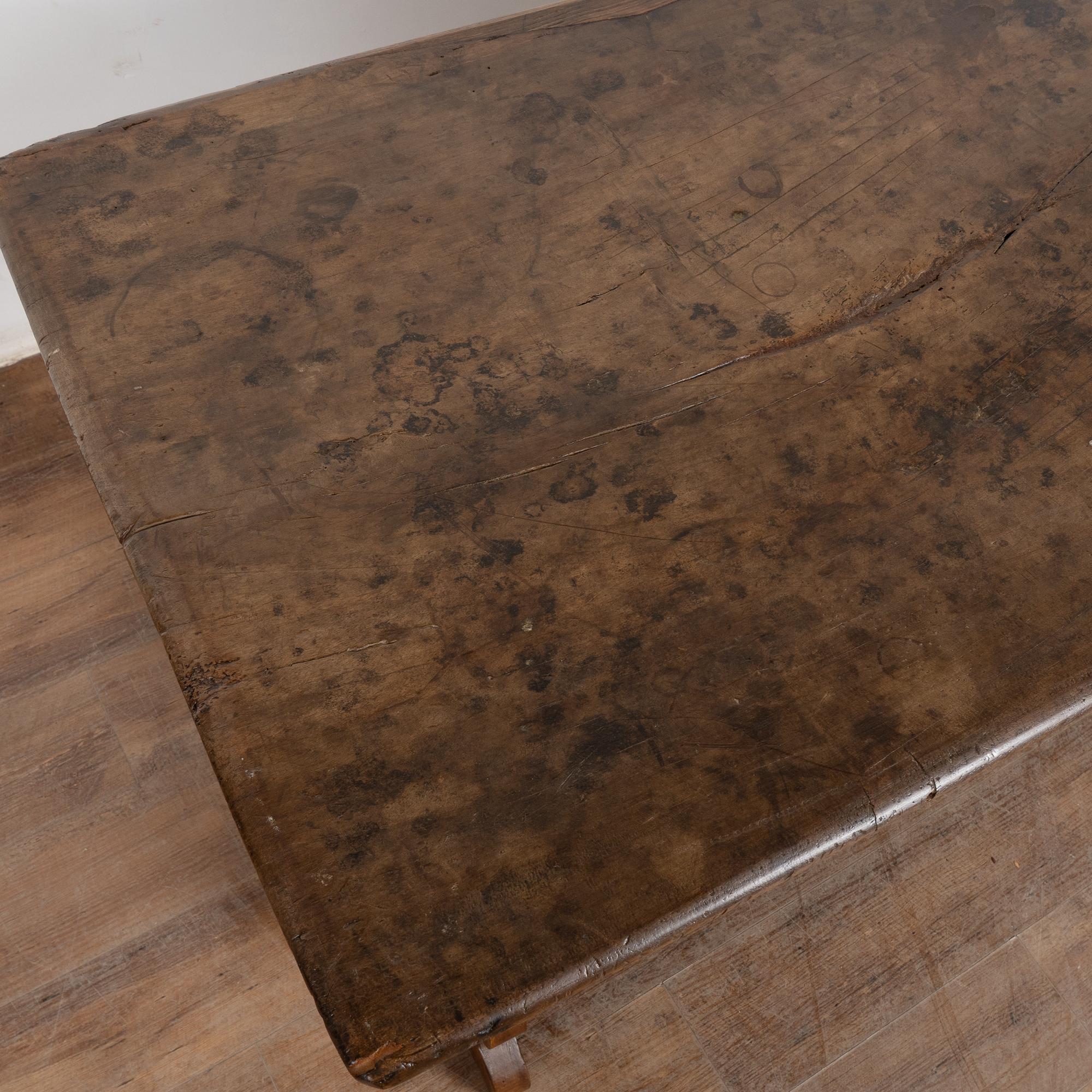 18th Century Spanish Walnut Table or Console For Sale 7