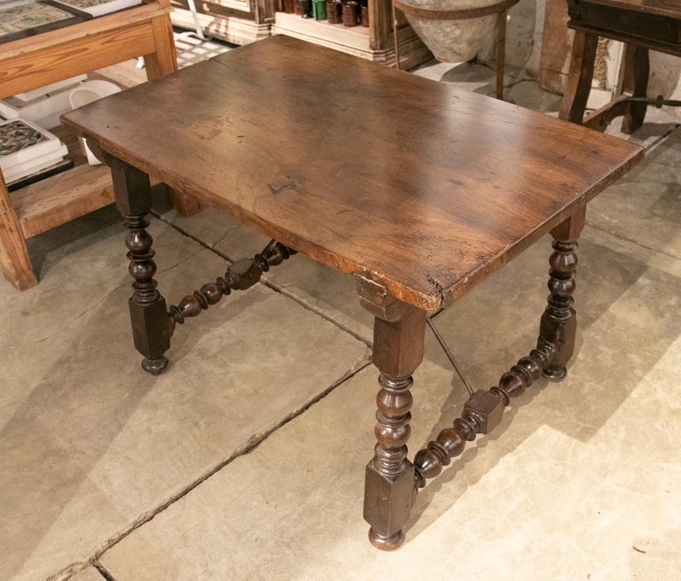 18th Century Spanish Walnut Table with Turned Legs For Sale 1