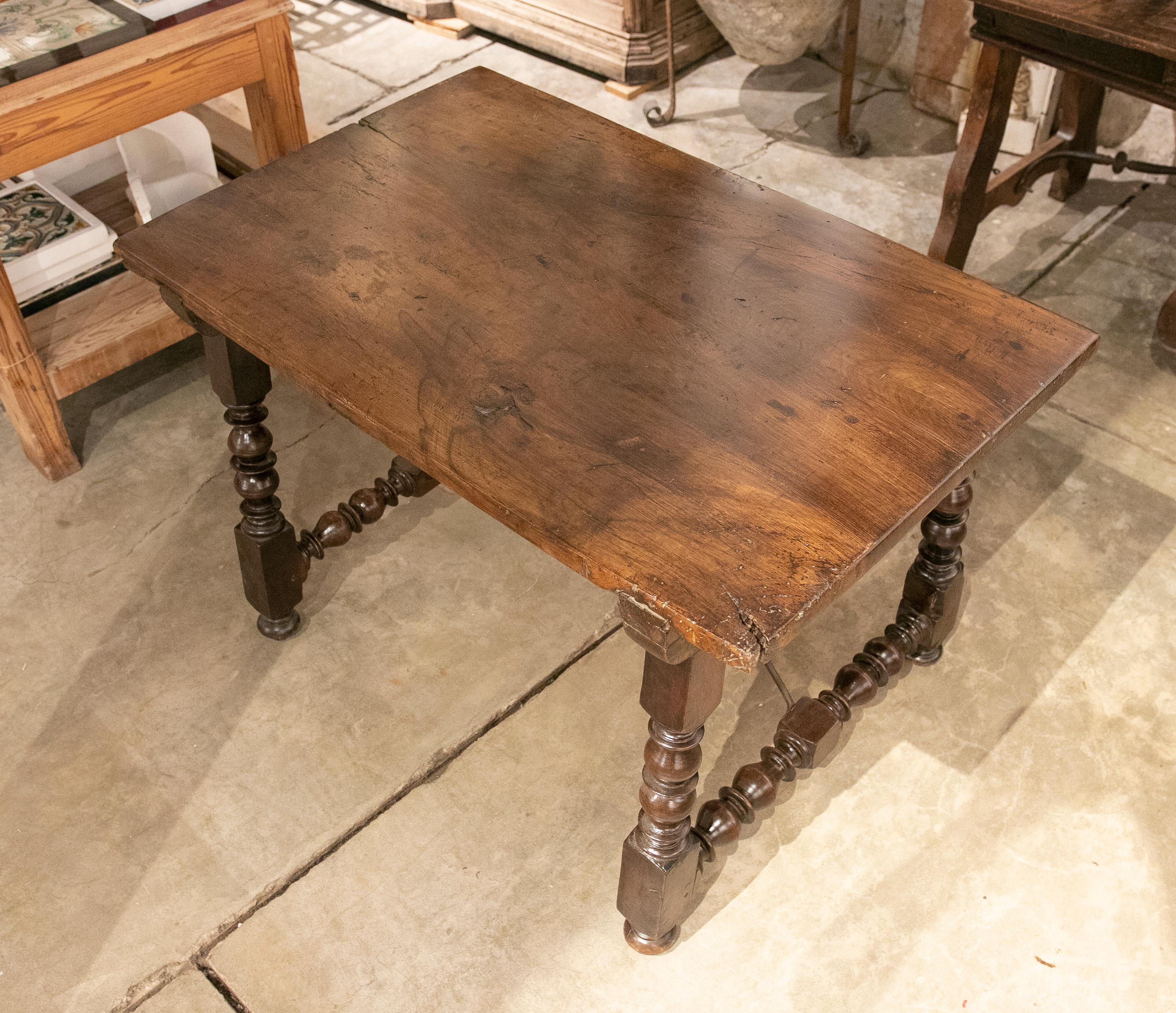 18th Century Spanish Walnut Table with Turned Legs For Sale 2