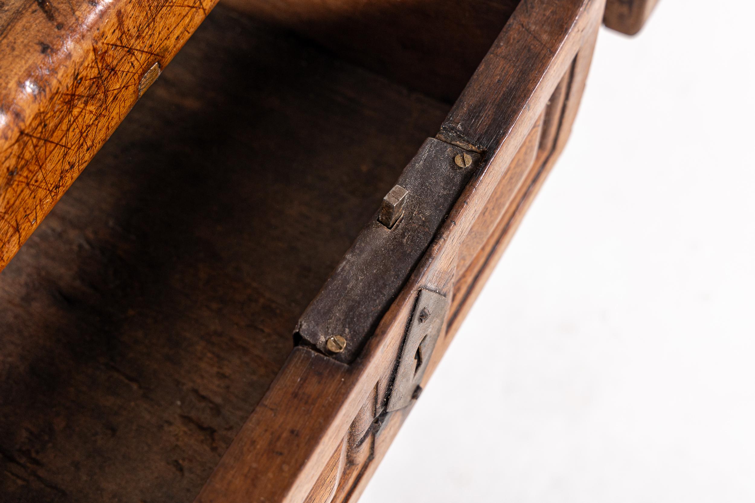 Table à tréteaux en noyer du XVIIIe siècle en vente 1