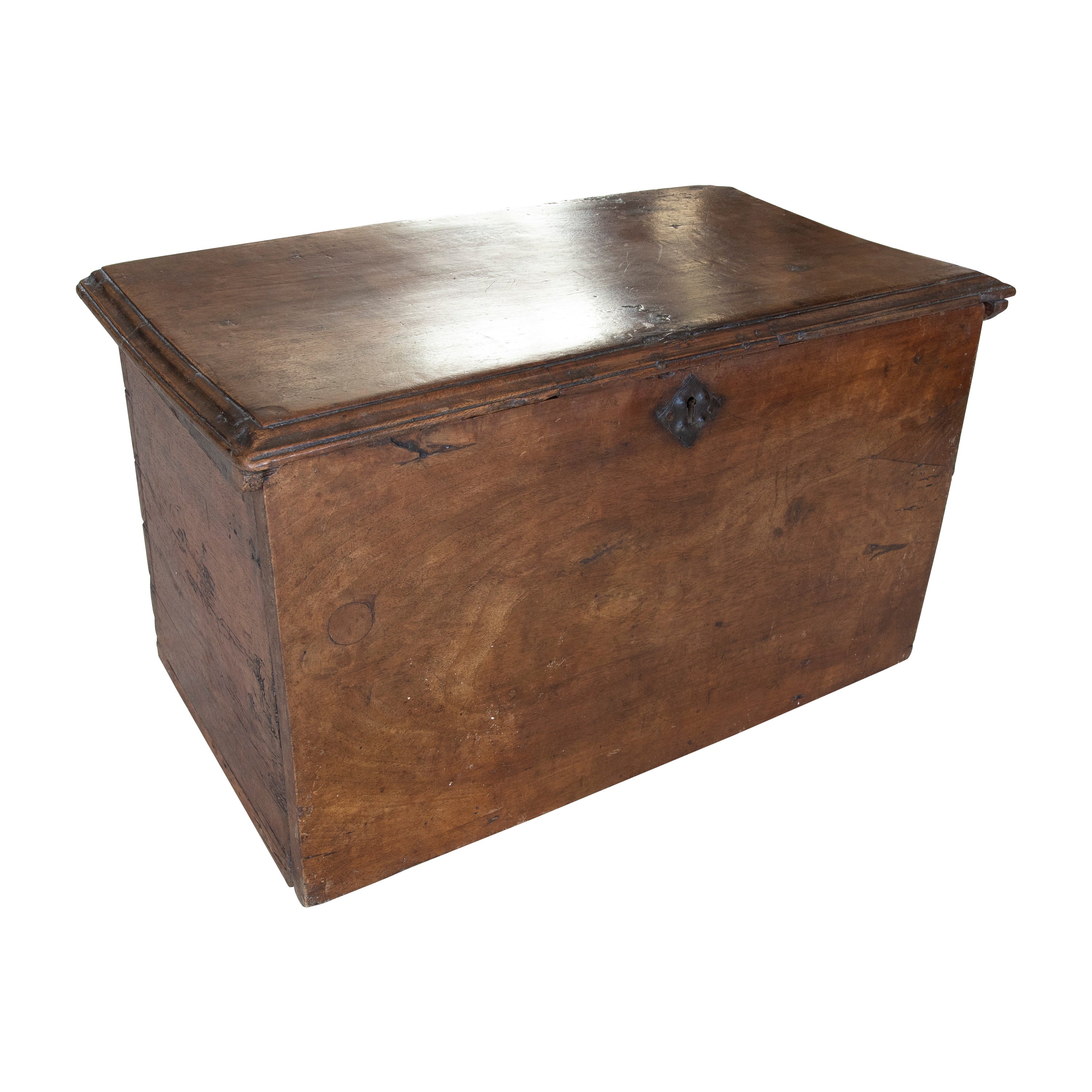 Bureau espagnol du 18ème siècle en noyer avec porte et tiroirs à l'intérieur
