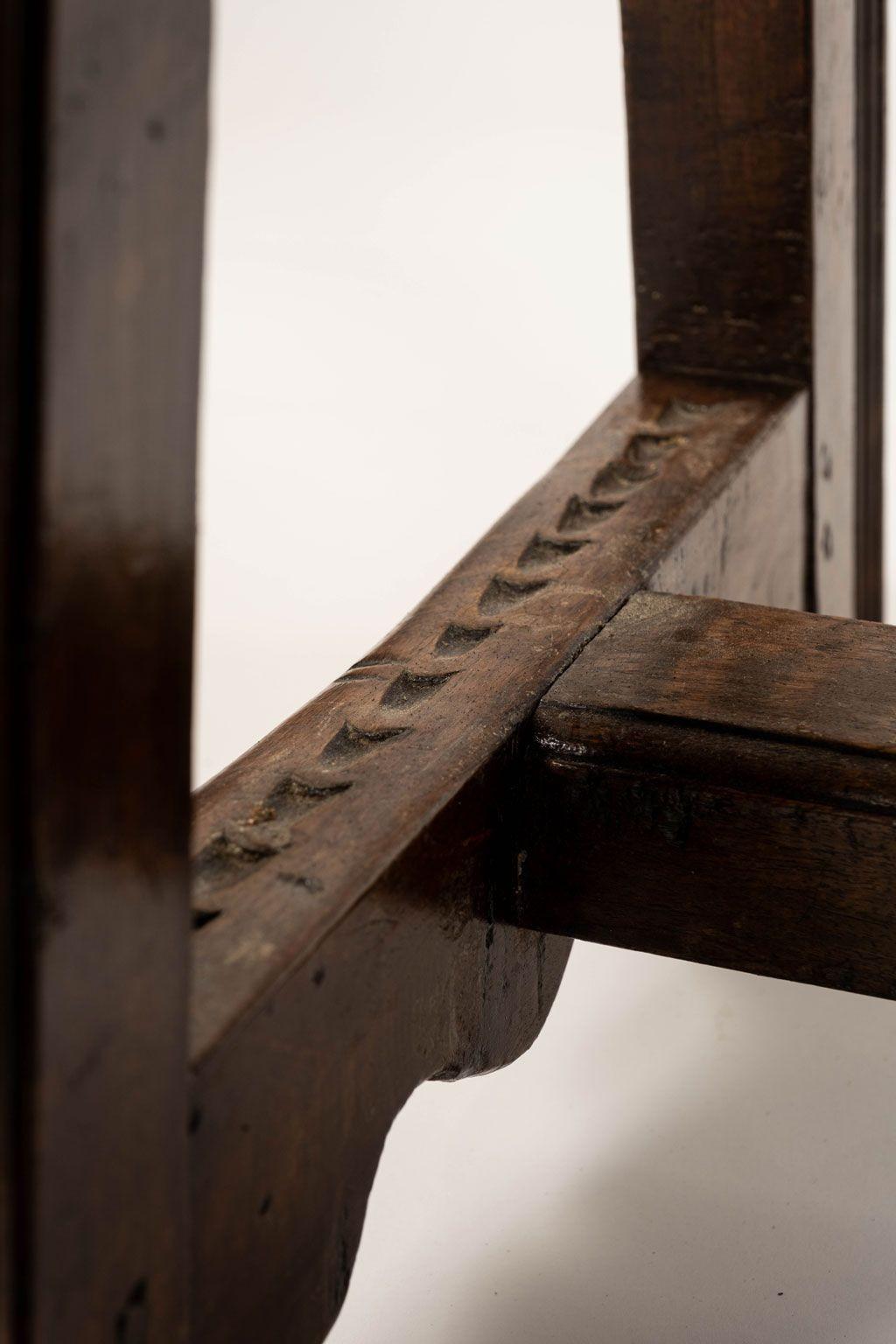 Table à écrire en noyer du XVIIIe siècle en vente 3