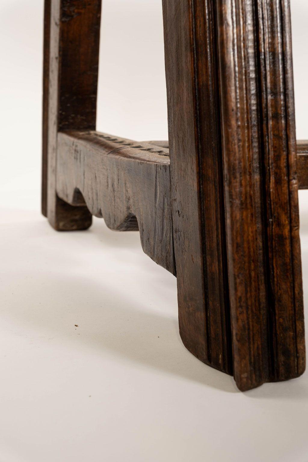 Table à écrire en noyer du XVIIIe siècle en vente 12