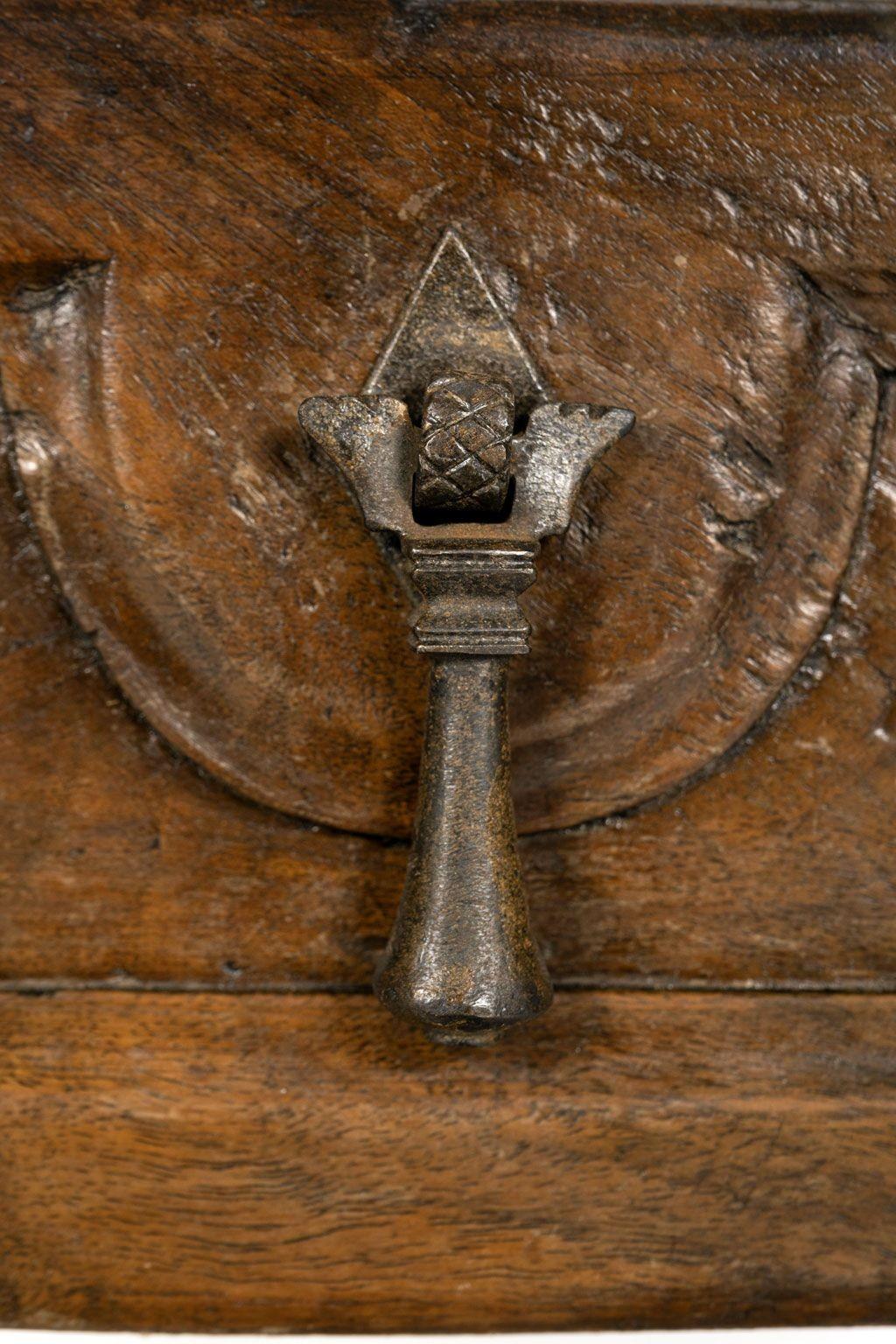 Espagnol Table à écrire en noyer du XVIIIe siècle en vente