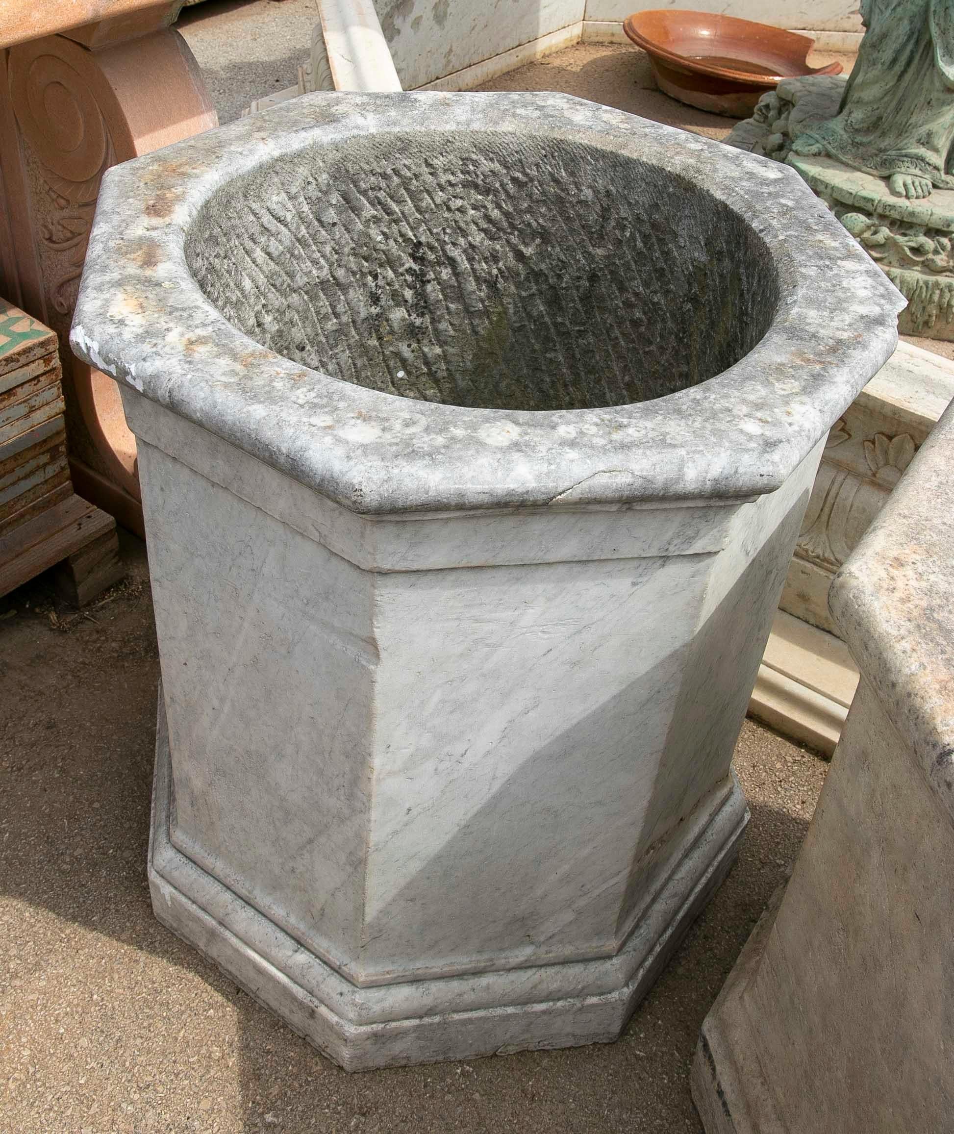 Albanian 18th Century Spanish White Marble Octagonal  Well Spout For Sale