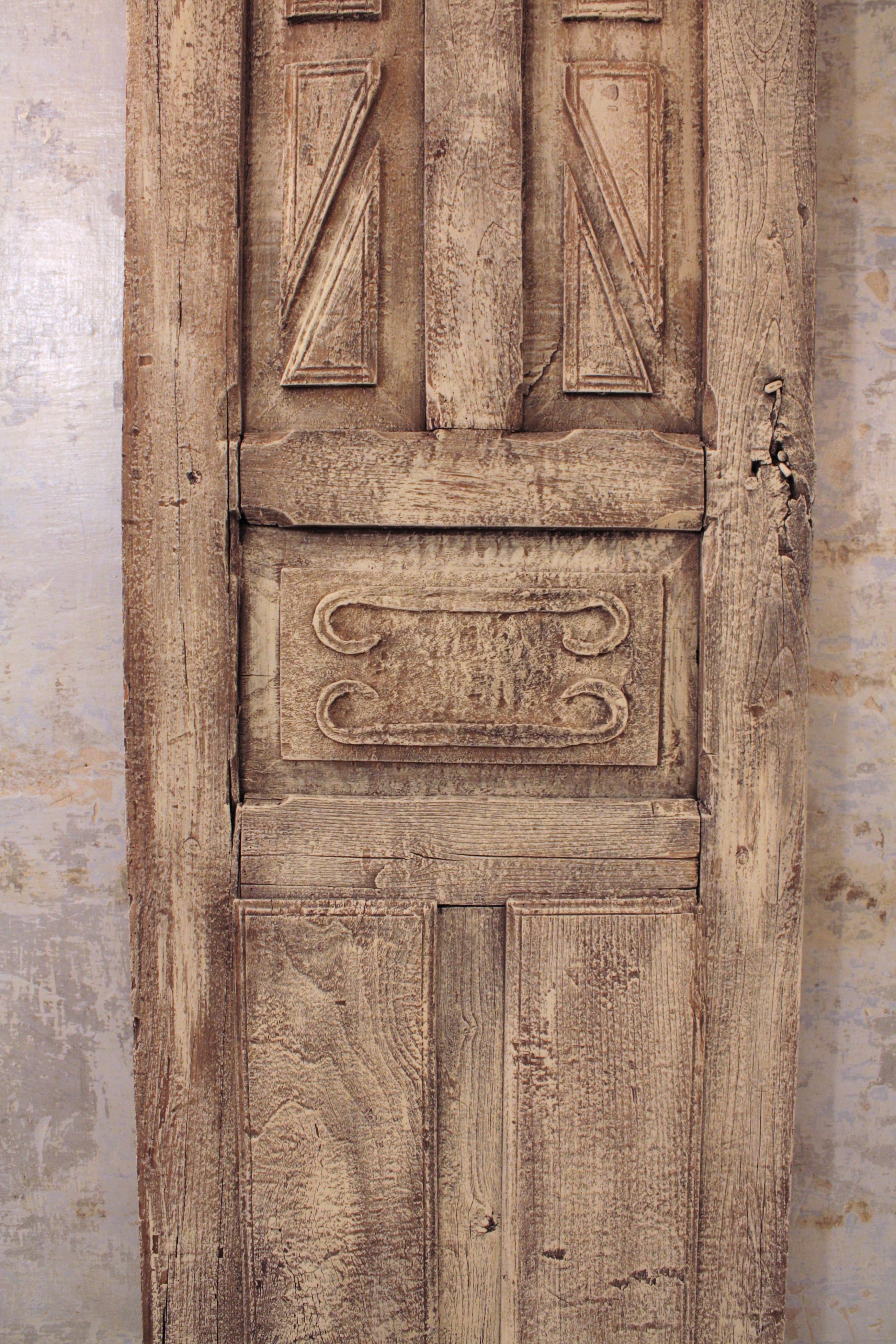 18th Century Spanish Wood Carved Patinated Rustic Door In Fair Condition In Barcelona, ES