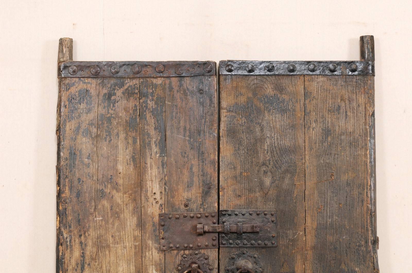 Espagnol portes espagnoles en bois du 18ème siècle avec accents et quincaillerie en fer d'origine