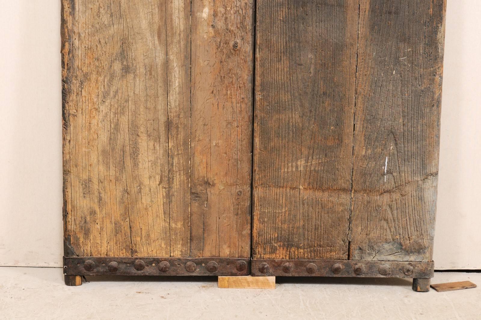 portes espagnoles en bois du 18ème siècle avec accents et quincaillerie en fer d'origine Bon état à Atlanta, GA