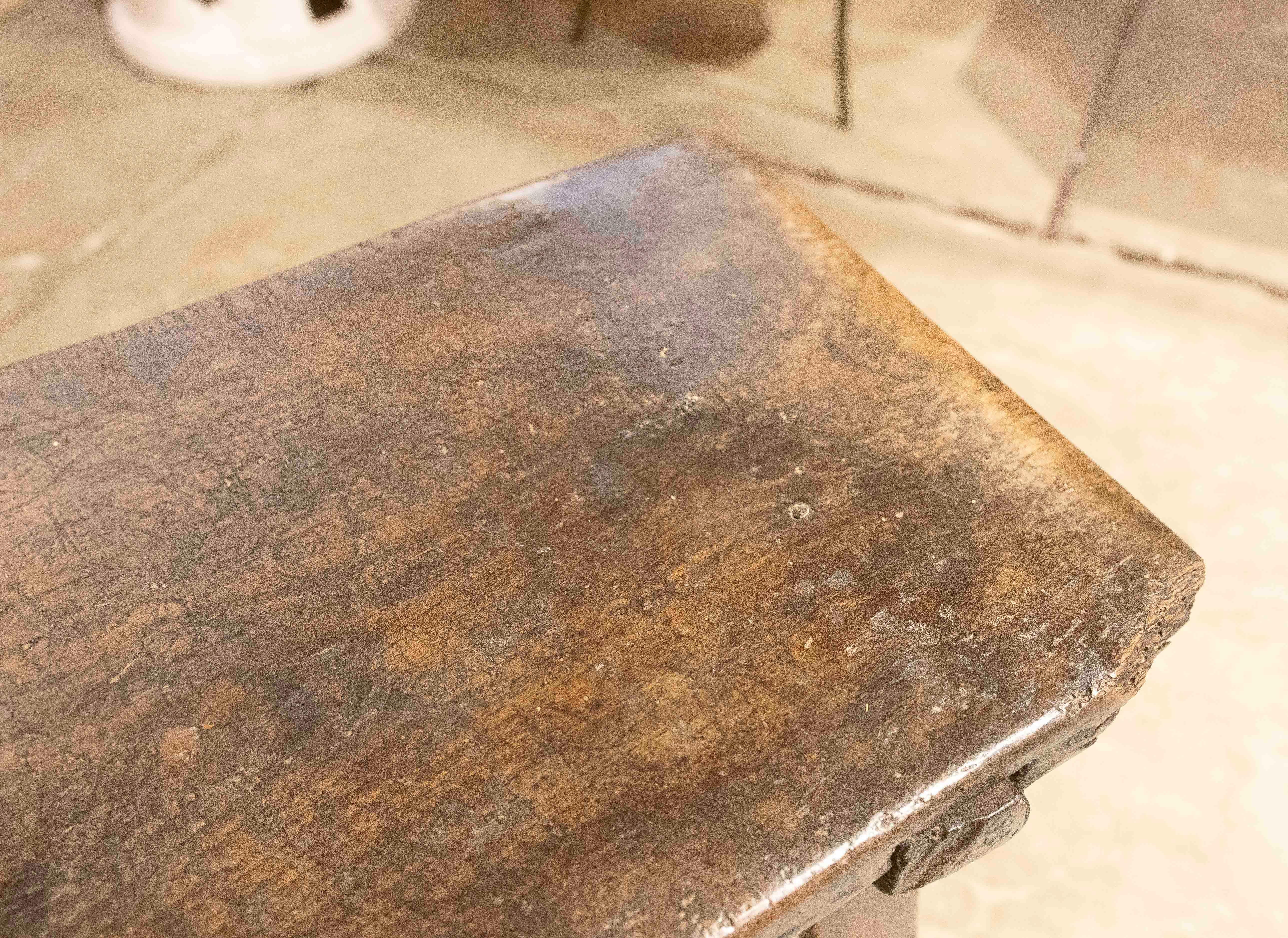 Banc en bois espagnol du XVIIIe siècle en vente 6
