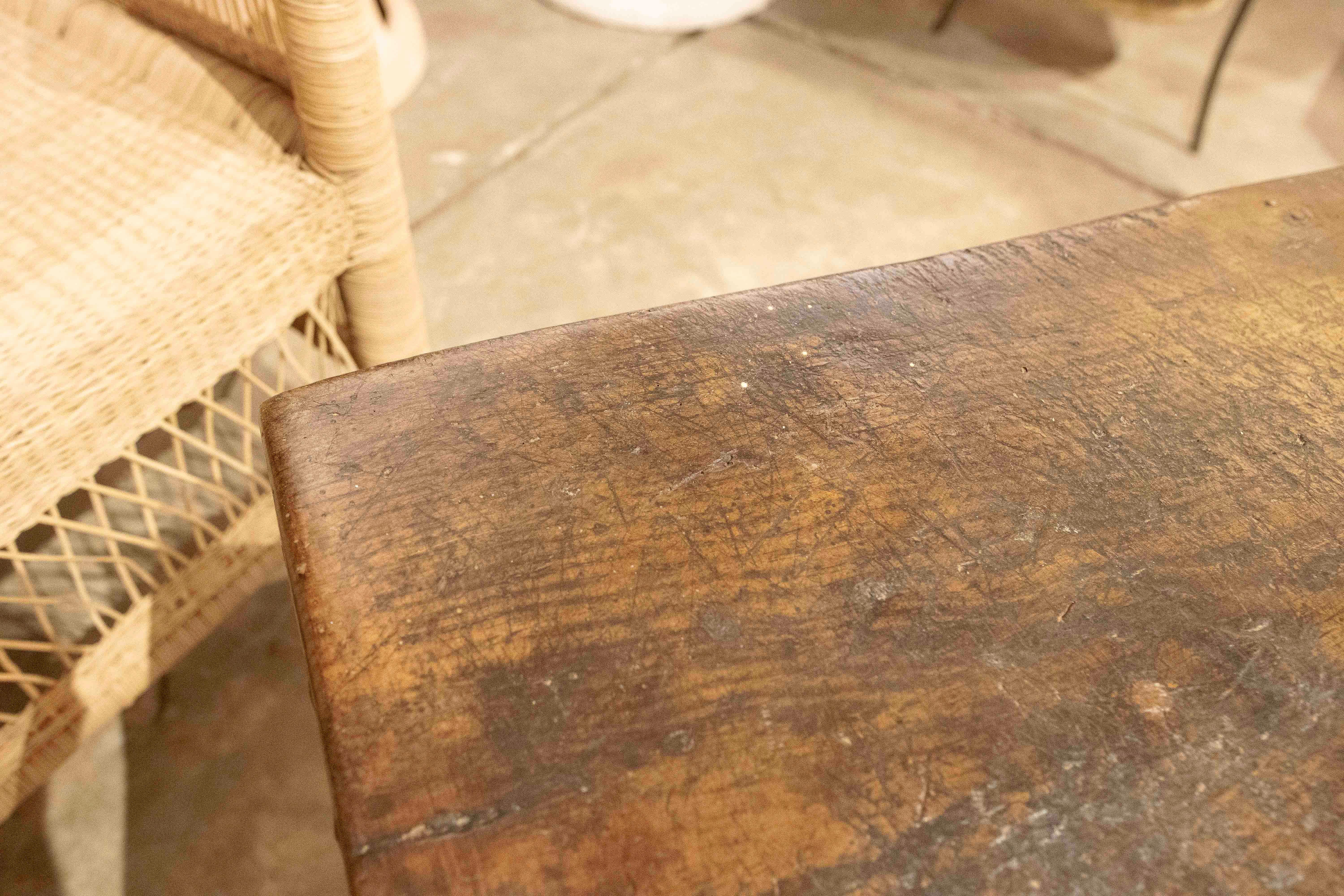 Banc en bois espagnol du XVIIIe siècle en vente 7