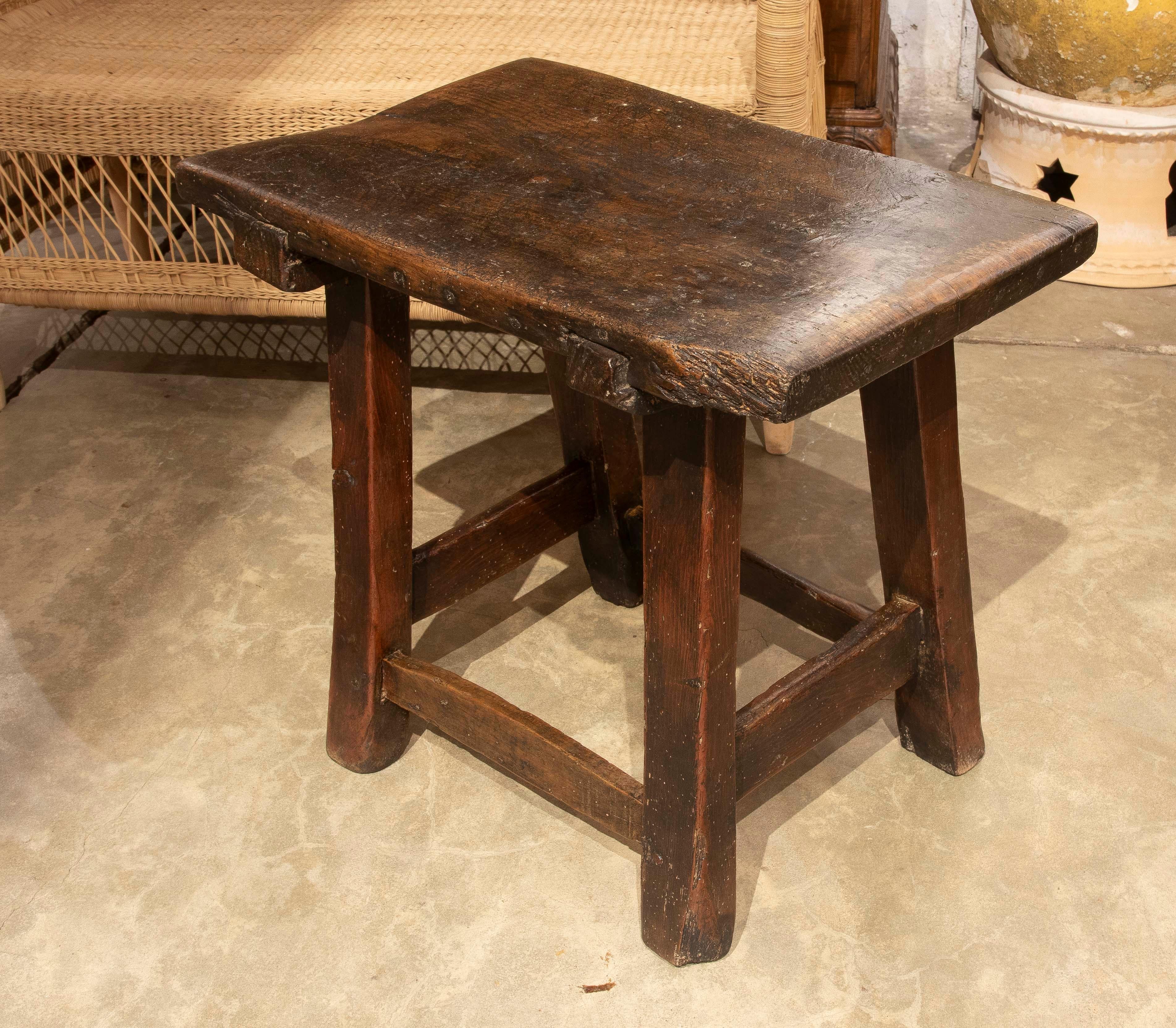 Banc en bois espagnol du XVIIIe siècle Bon état - En vente à Marbella, ES