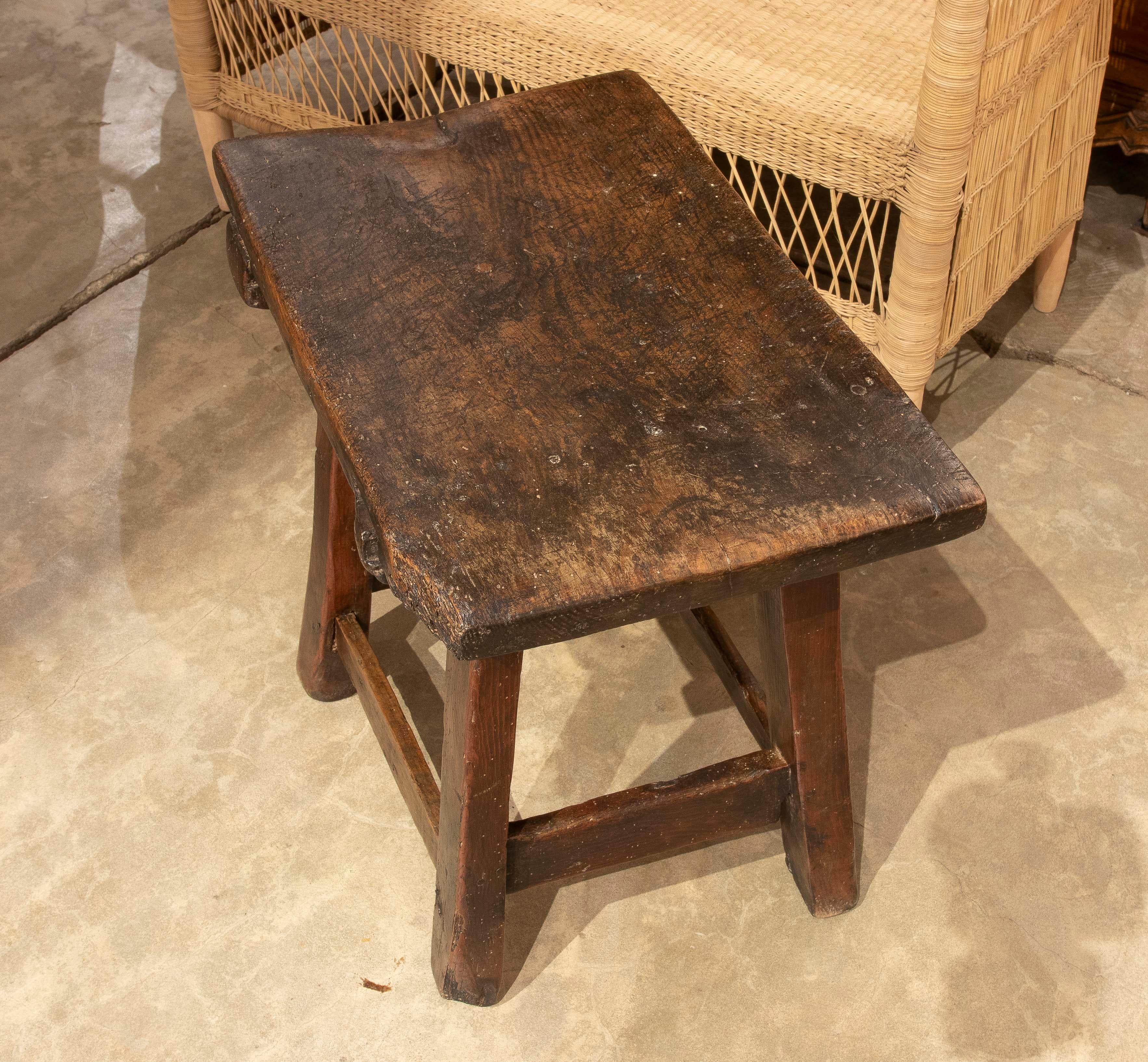 Banc en bois espagnol du XVIIIe siècle en vente 1