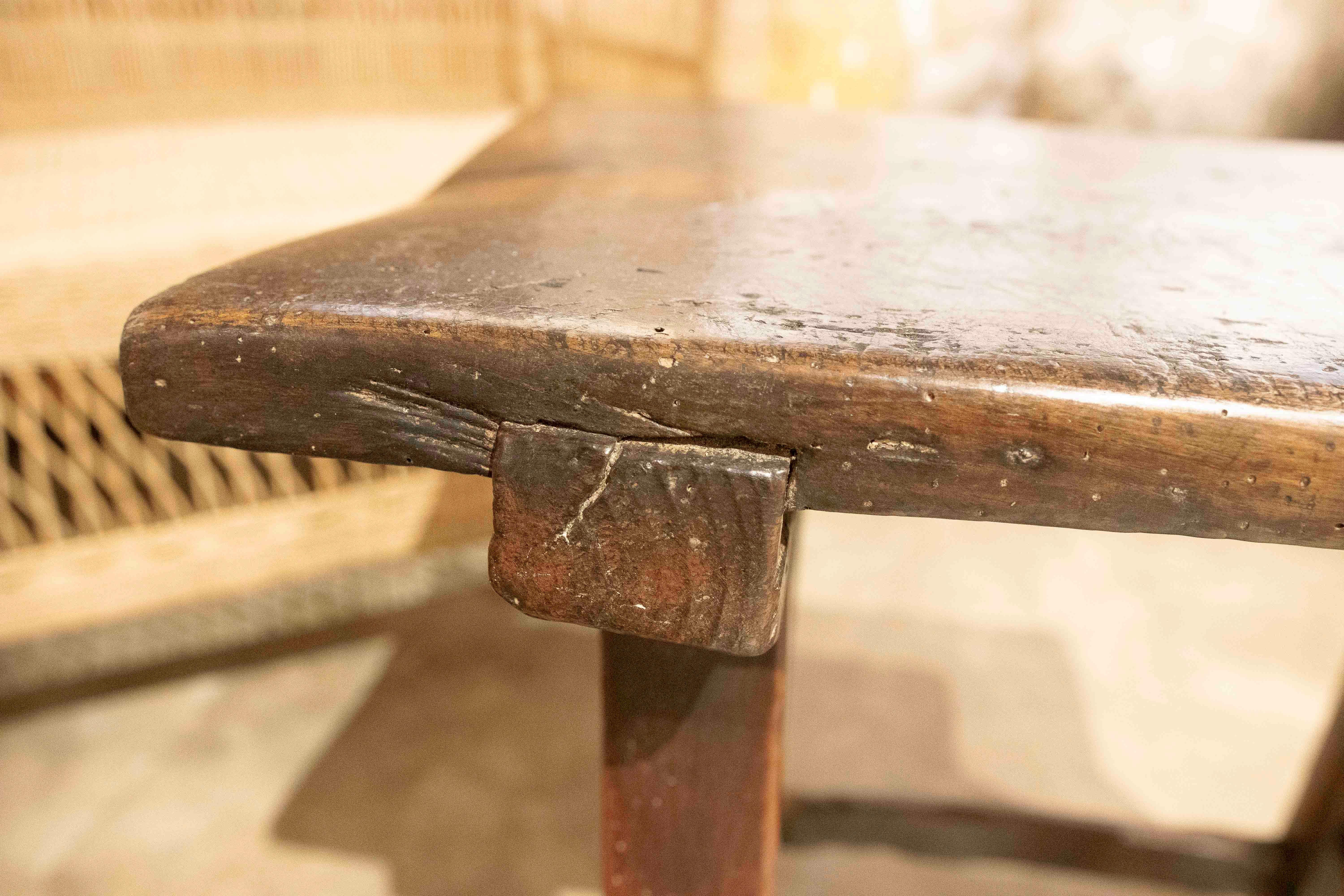 Banc en bois espagnol du XVIIIe siècle en vente 4