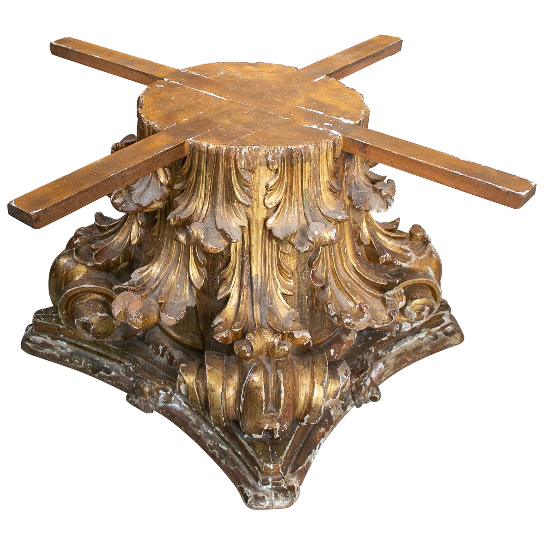 Base de table espagnole à chapiteau corinthien en bois du 18ème siècle