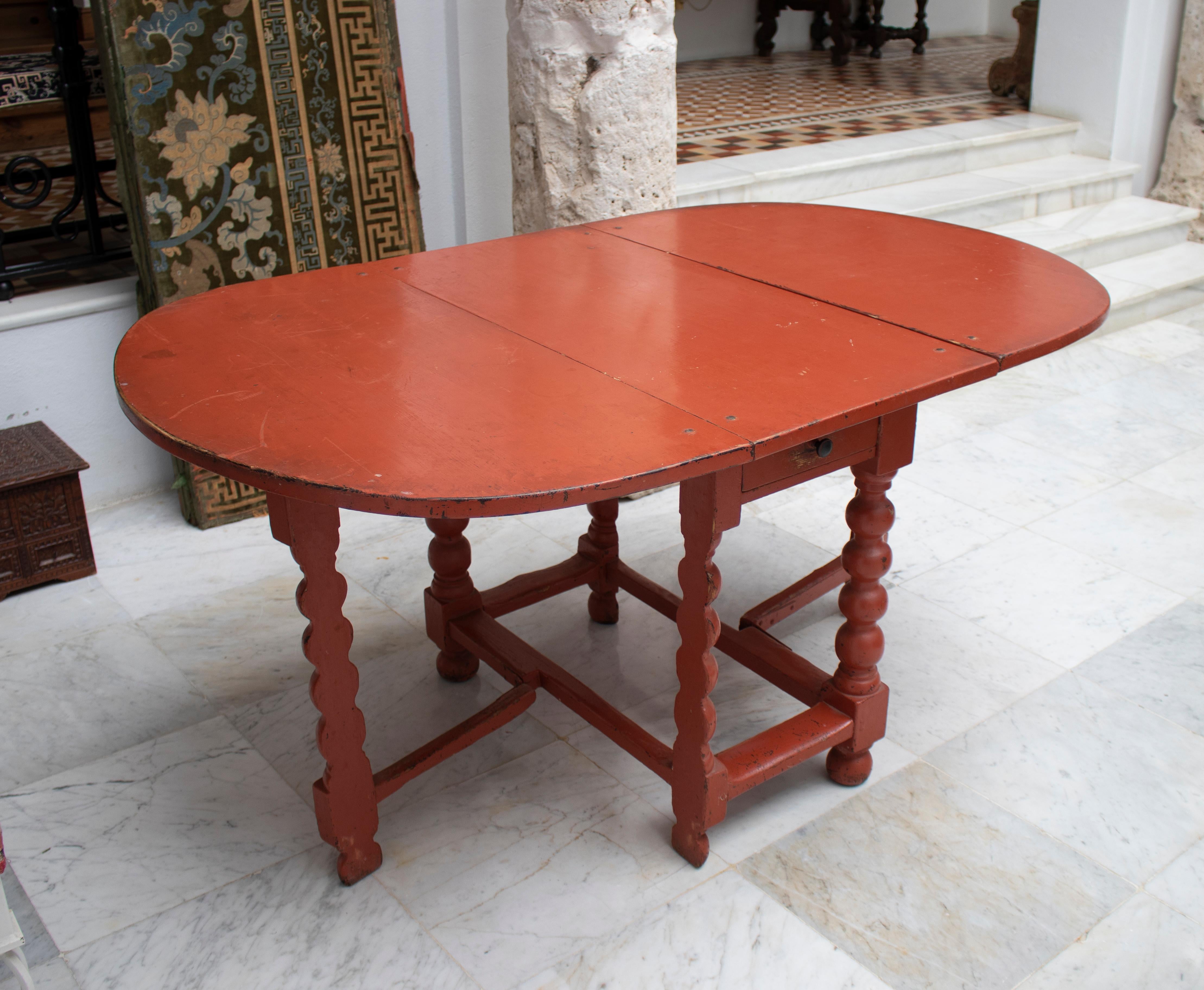 18th Century Spanish Wooden Folding Table Painted in Red 4