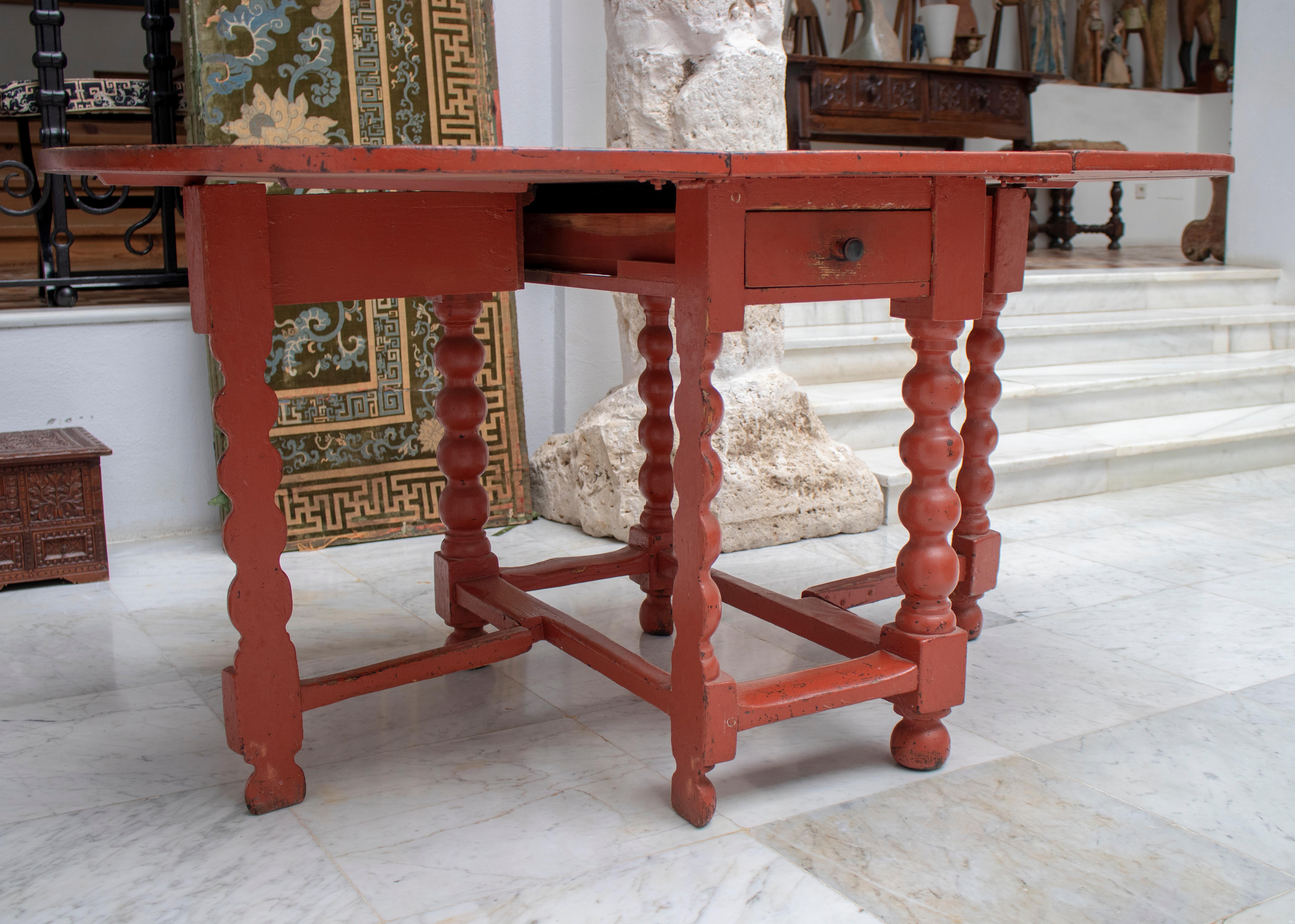 18th Century Spanish Wooden Folding Table Painted in Red 5
