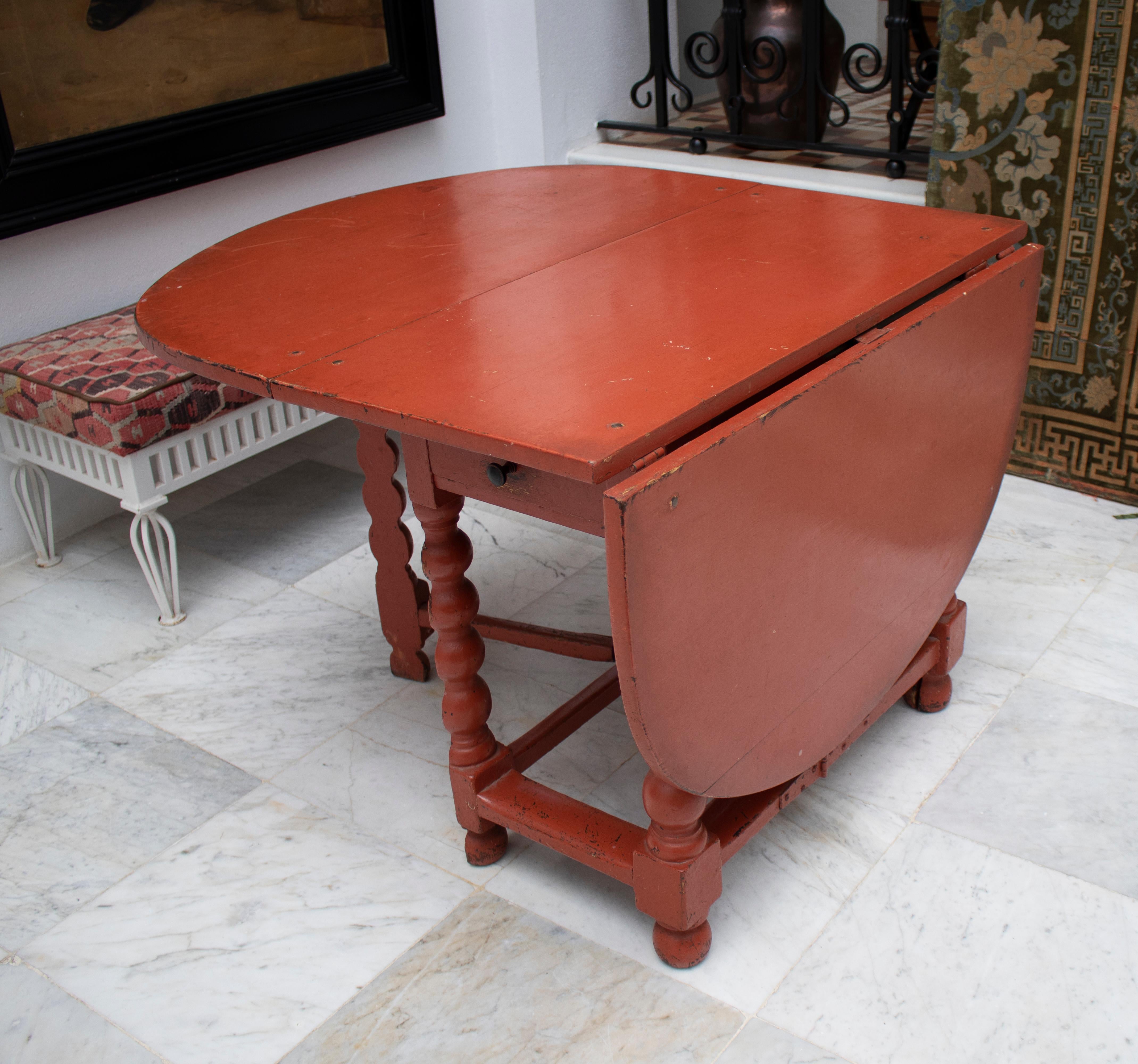 18th Century Spanish Wooden Folding Table Painted in Red 12