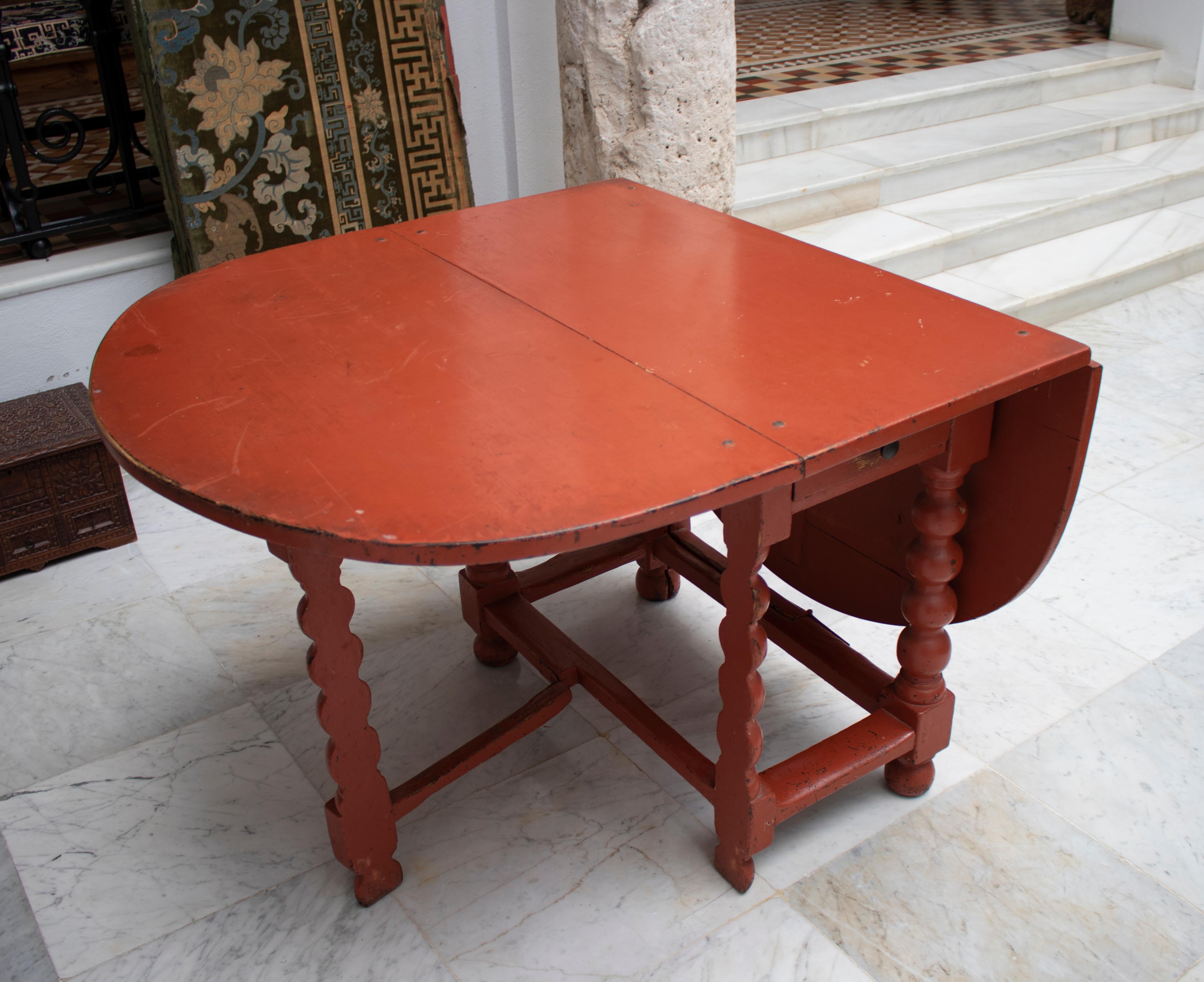 18th Century Spanish Wooden Folding Table Painted in Red 13