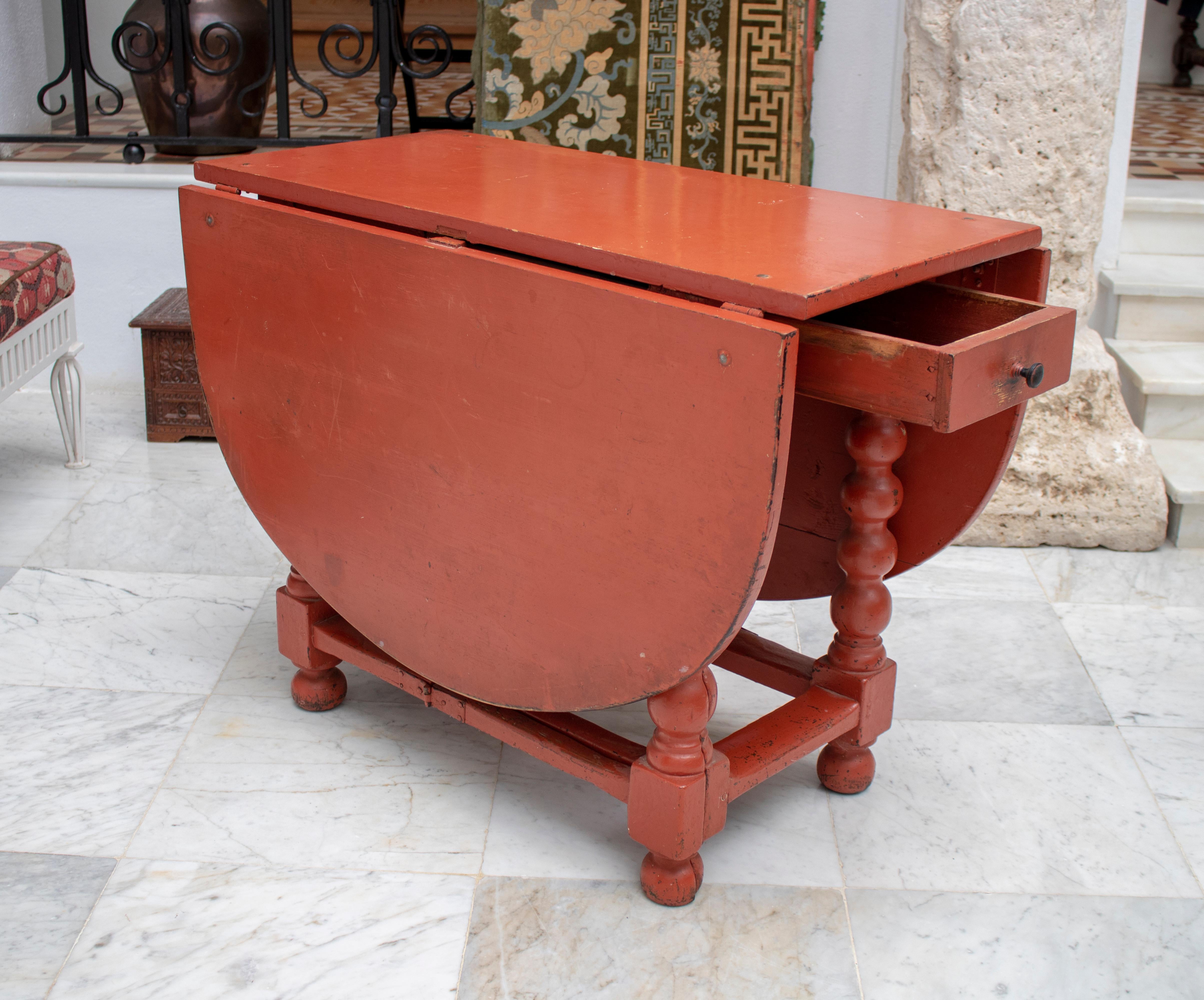 18th Century Spanish Wooden Folding Table Painted in Red In Good Condition In Marbella, ES