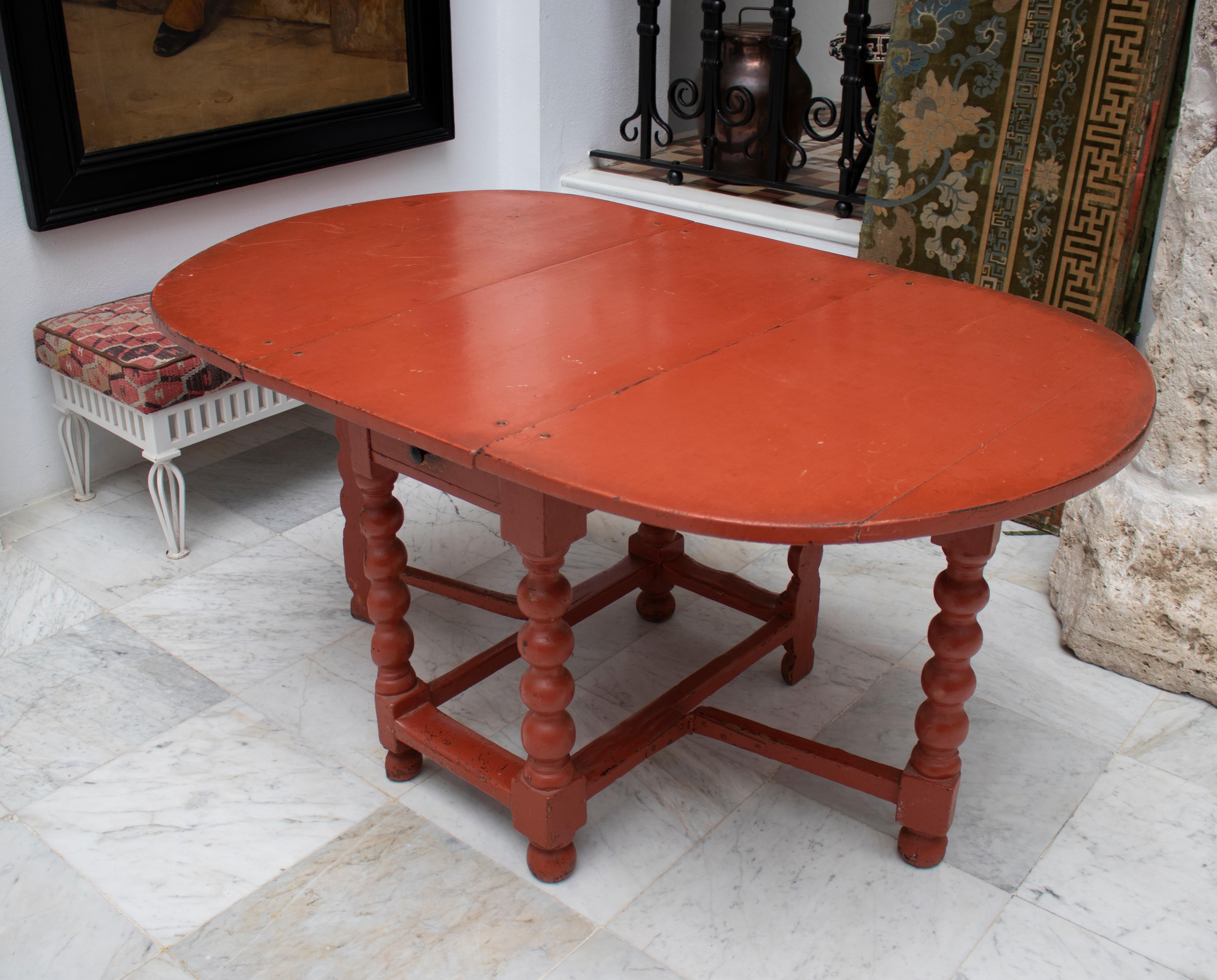 18th Century Spanish Wooden Folding Table Painted in Red 3