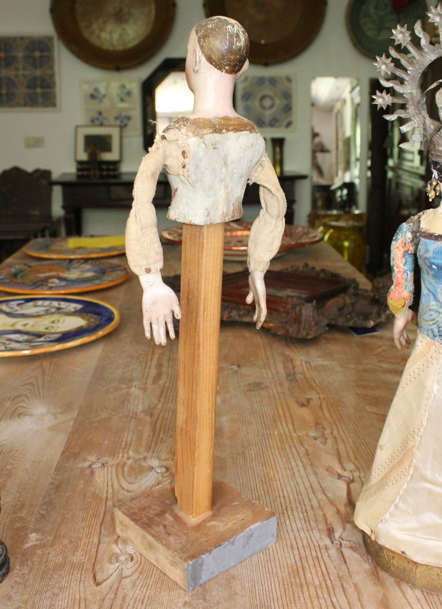 18th Century Spanish Wooden Sculpture with Original Clothing In Good Condition For Sale In Marbella, ES