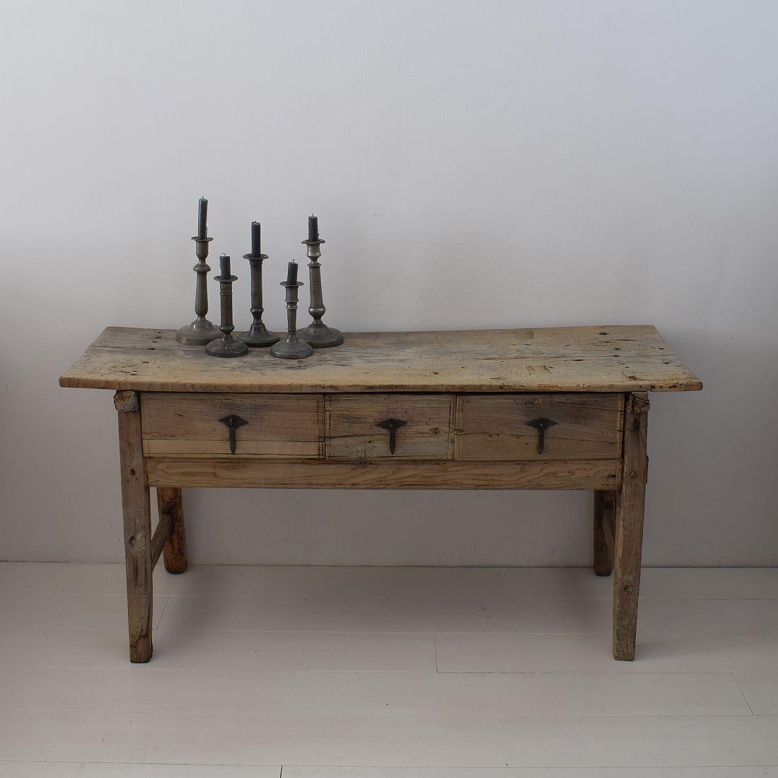 Beautiful Spanish weathered side table
Spain, circa 1750. Weathered, small losses and old repairs.
More photo's available on request.
 