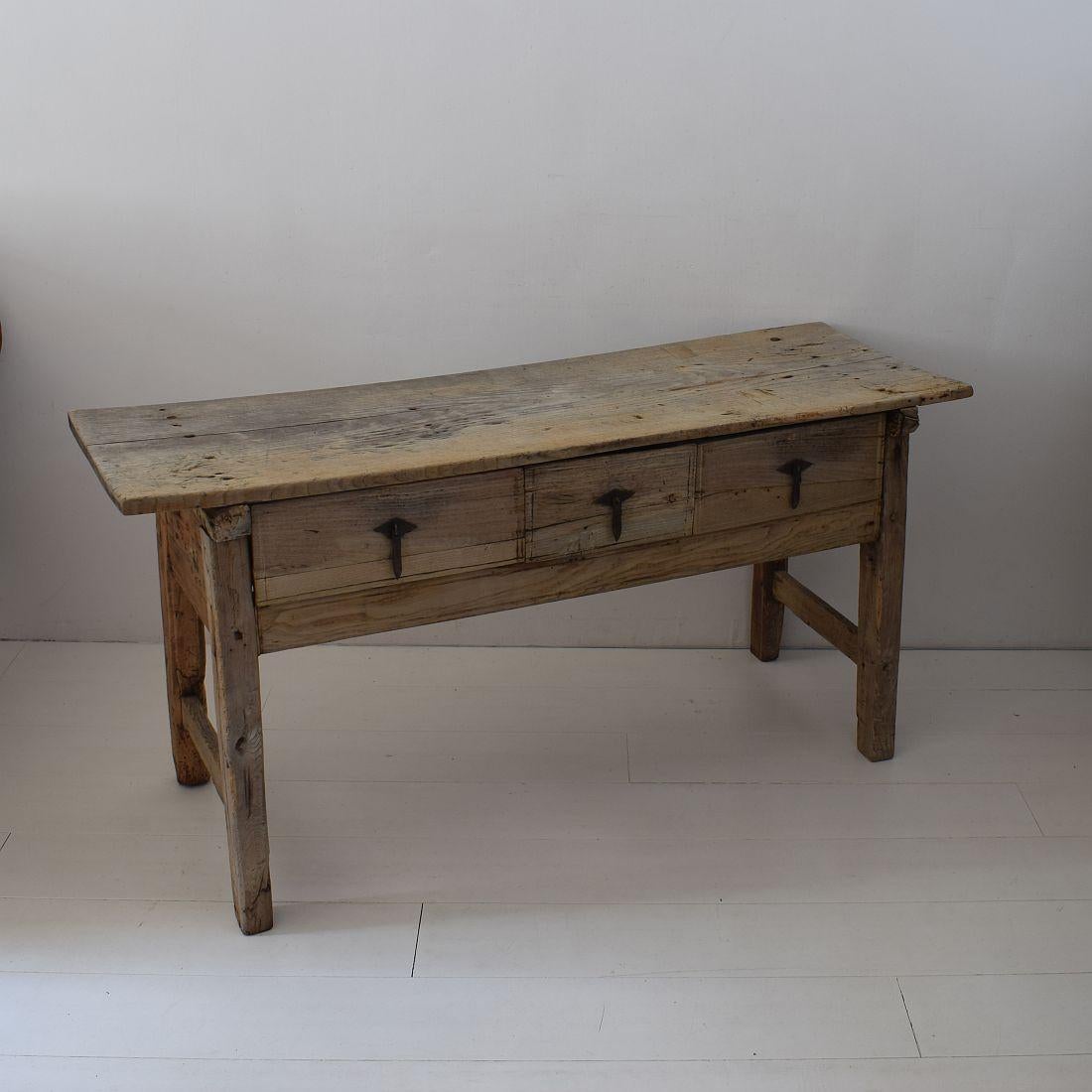 18th Century Spanish Wooden Side Table In Fair Condition In Buisson, FR