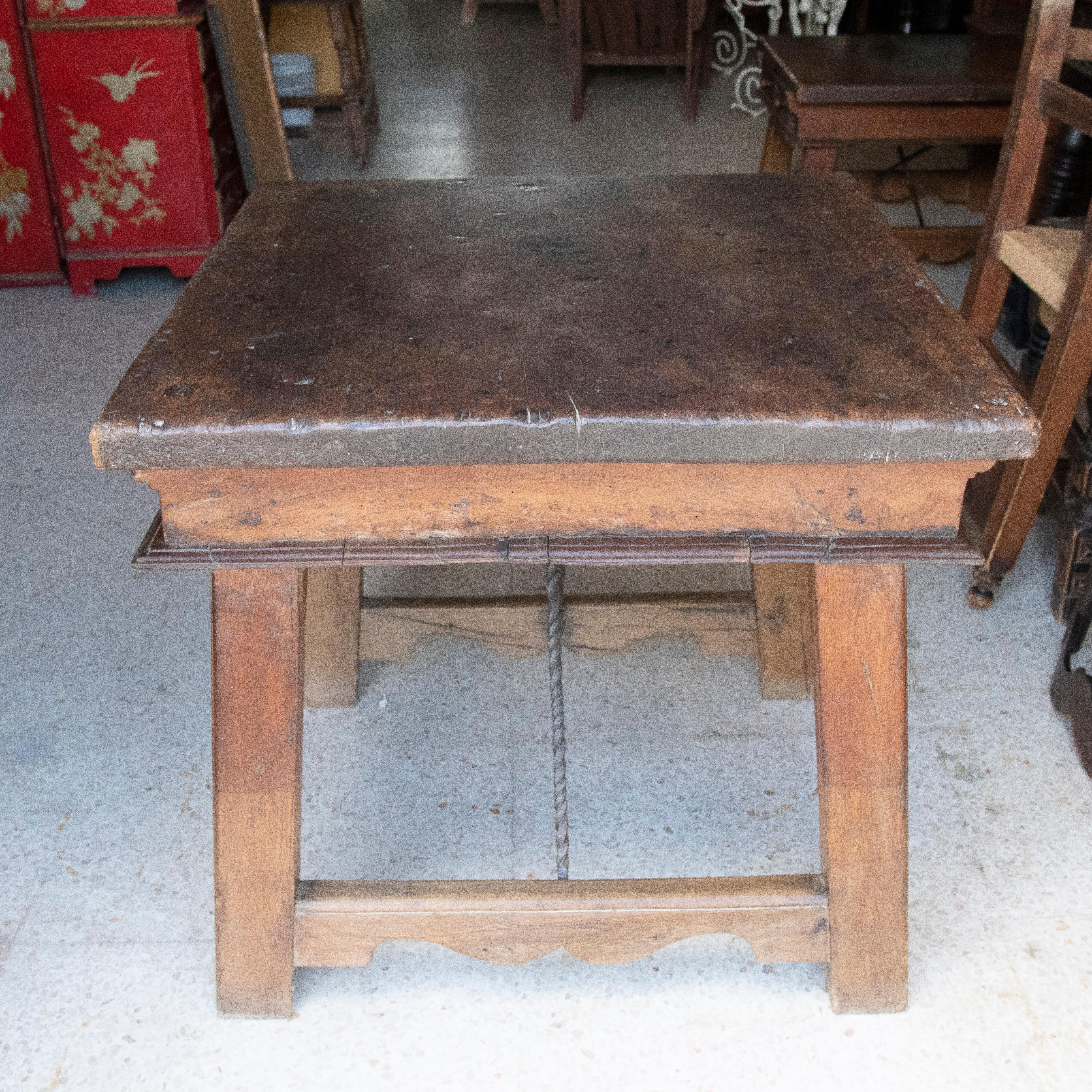18th Century Spanish Wooden Side Table with Drawer In Good Condition For Sale In Marbella, ES