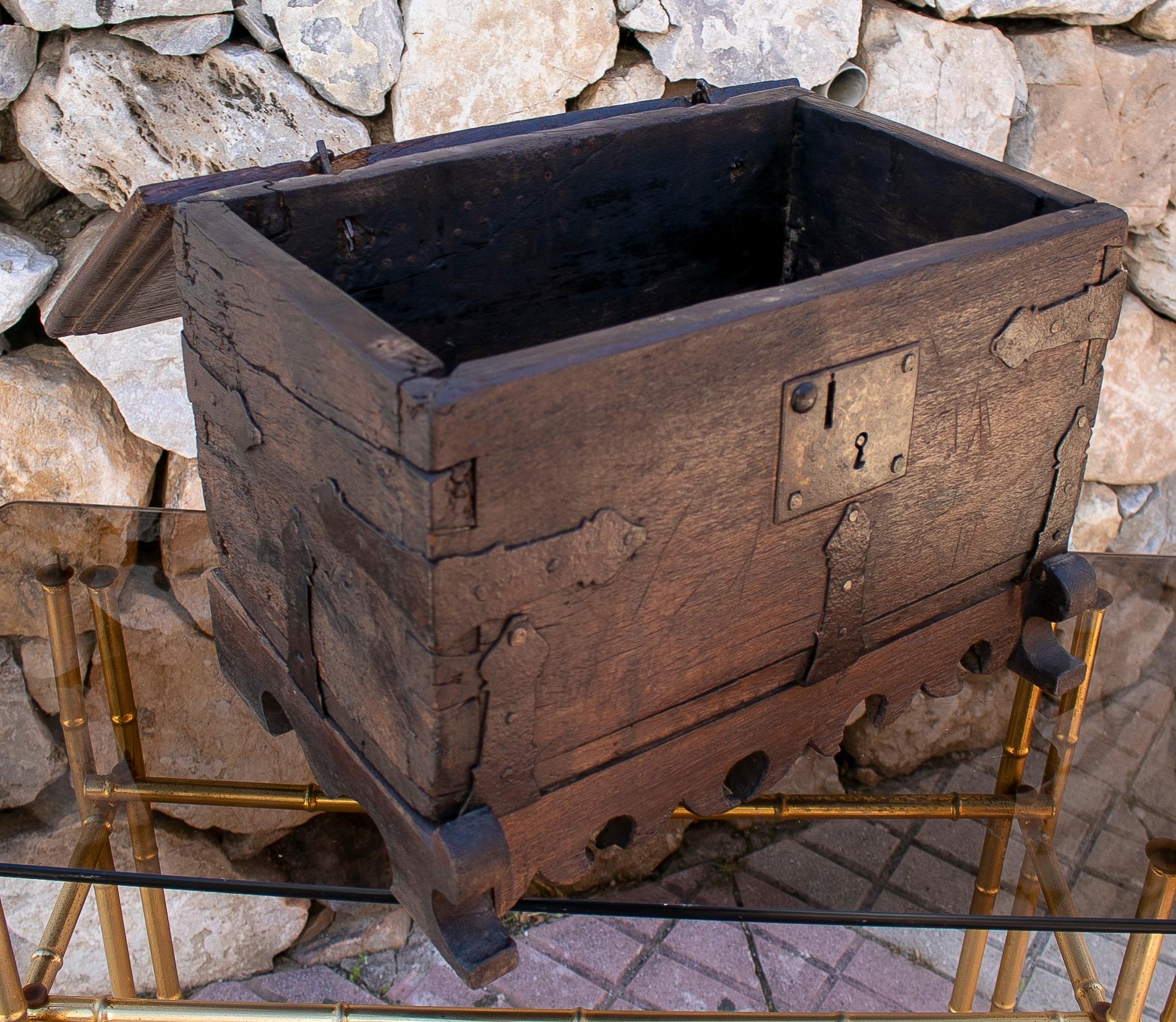 ferramenta per bauli in legno