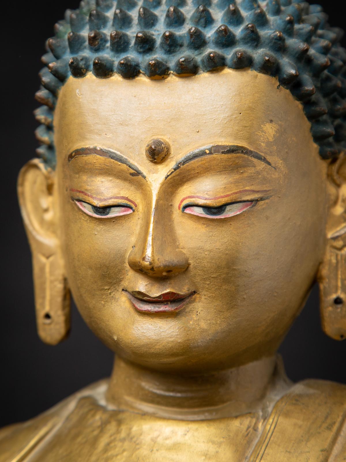 XVIIIe siècle Statue spéciale de Bouddha tibétain du XVIIIe siècle en Bhumisparsha Mudra en vente 4