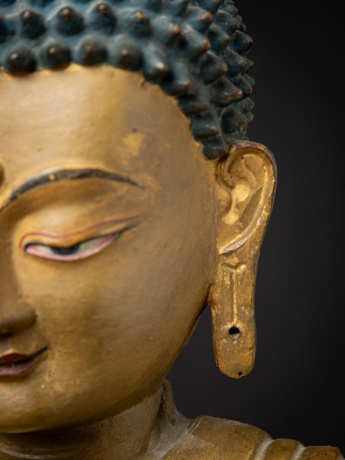 XVIIIe siècle Statue spéciale de Bouddha tibétain du XVIIIe siècle en Bhumisparsha Mudra en vente 6