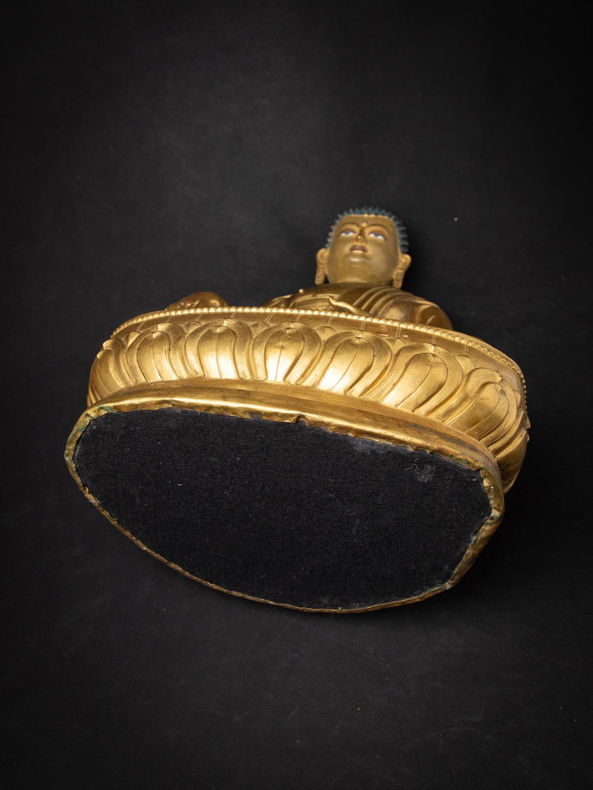 XVIIIe siècle Statue spéciale de Bouddha tibétain du XVIIIe siècle en Bhumisparsha Mudra en vente 9