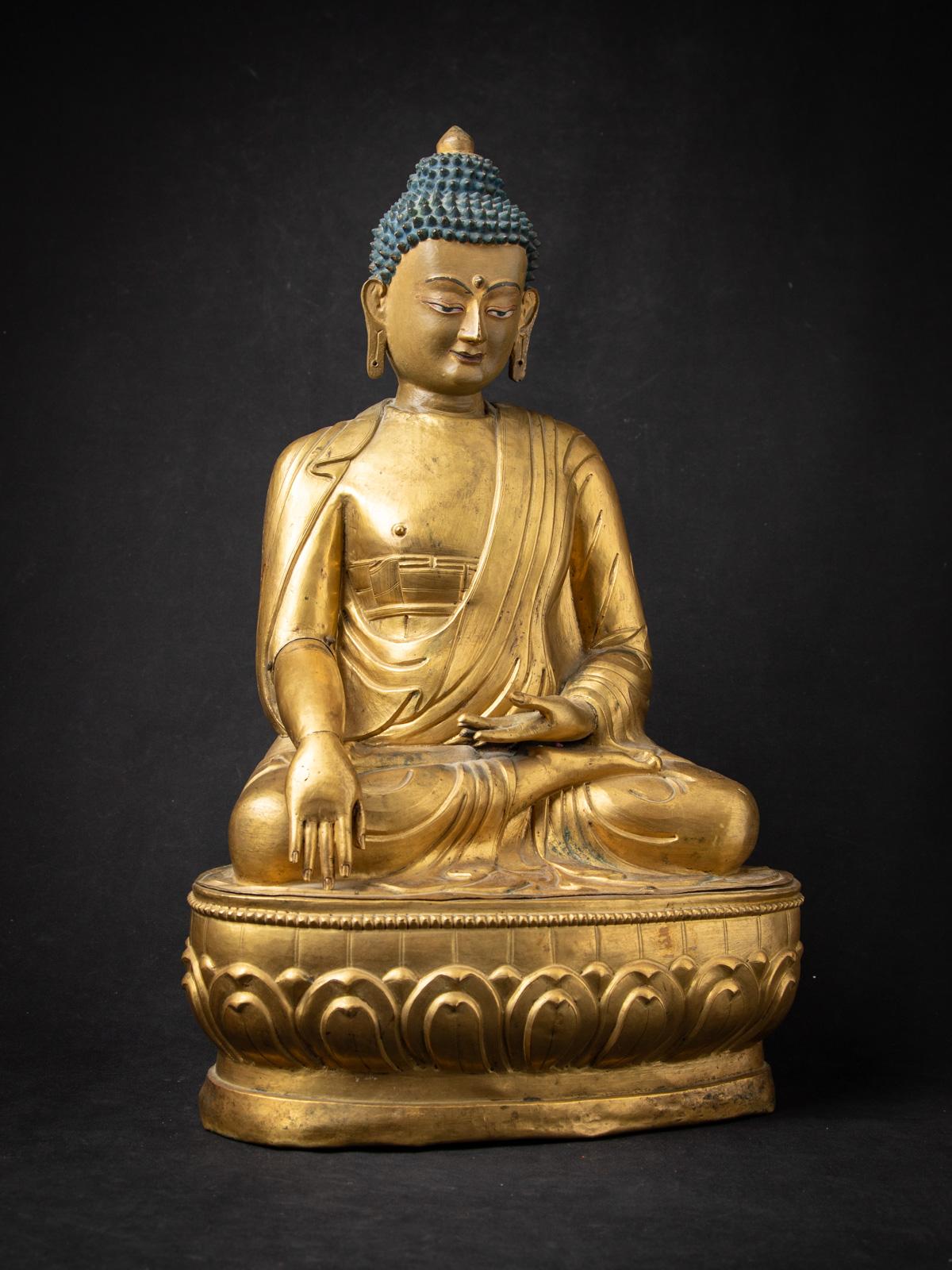 XVIIIe siècle Statue spéciale de Bouddha tibétain du XVIIIe siècle en Bhumisparsha Mudra Bon état - En vente à DEVENTER, NL