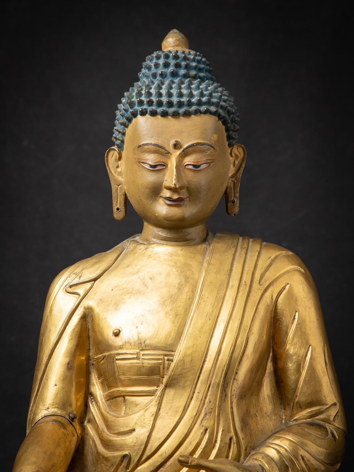 XVIIIe siècle et antérieur XVIIIe siècle Statue spéciale de Bouddha tibétain du XVIIIe siècle en Bhumisparsha Mudra en vente