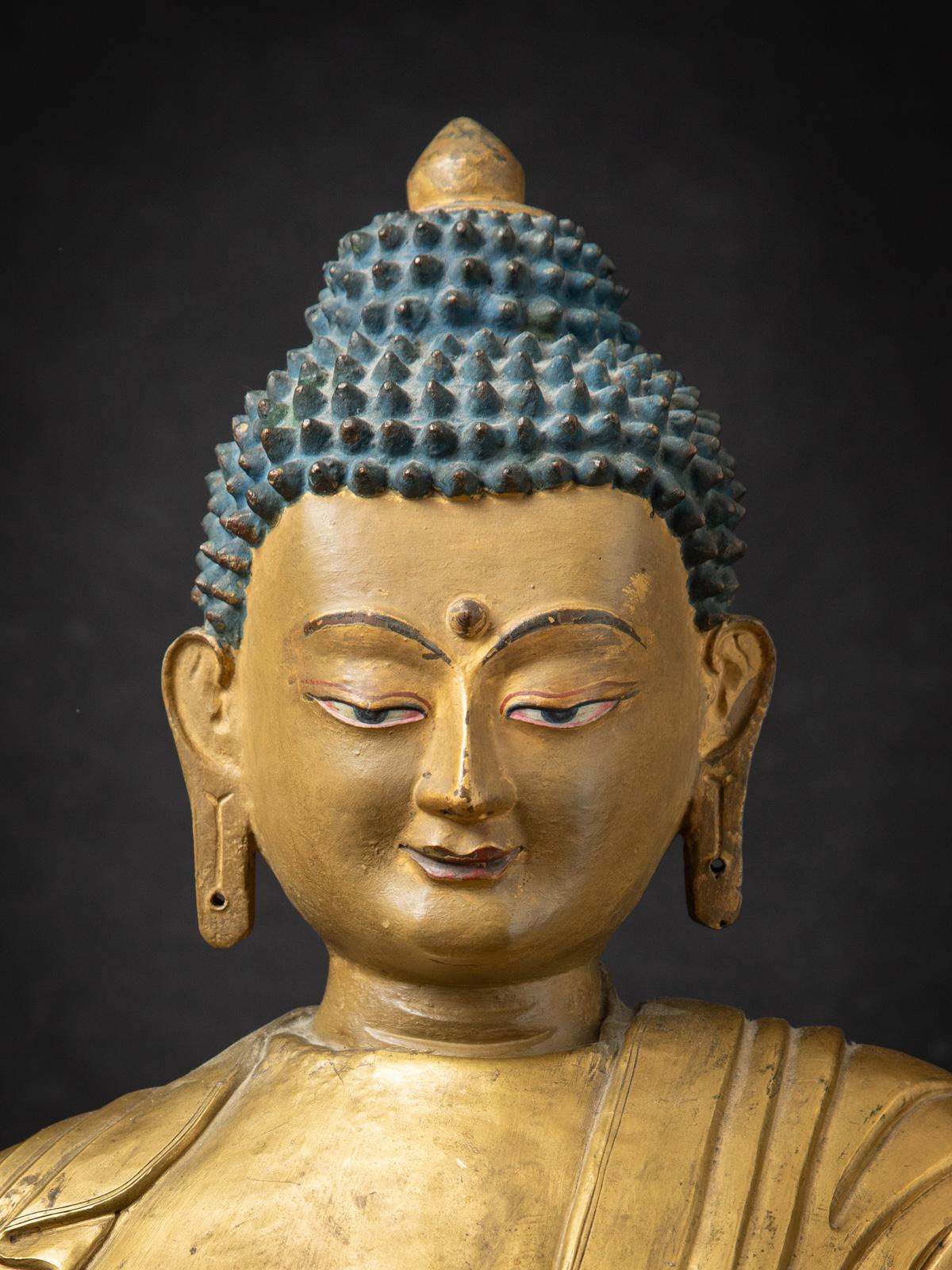 Cuivre XVIIIe siècle Statue spéciale de Bouddha tibétain du XVIIIe siècle en Bhumisparsha Mudra en vente