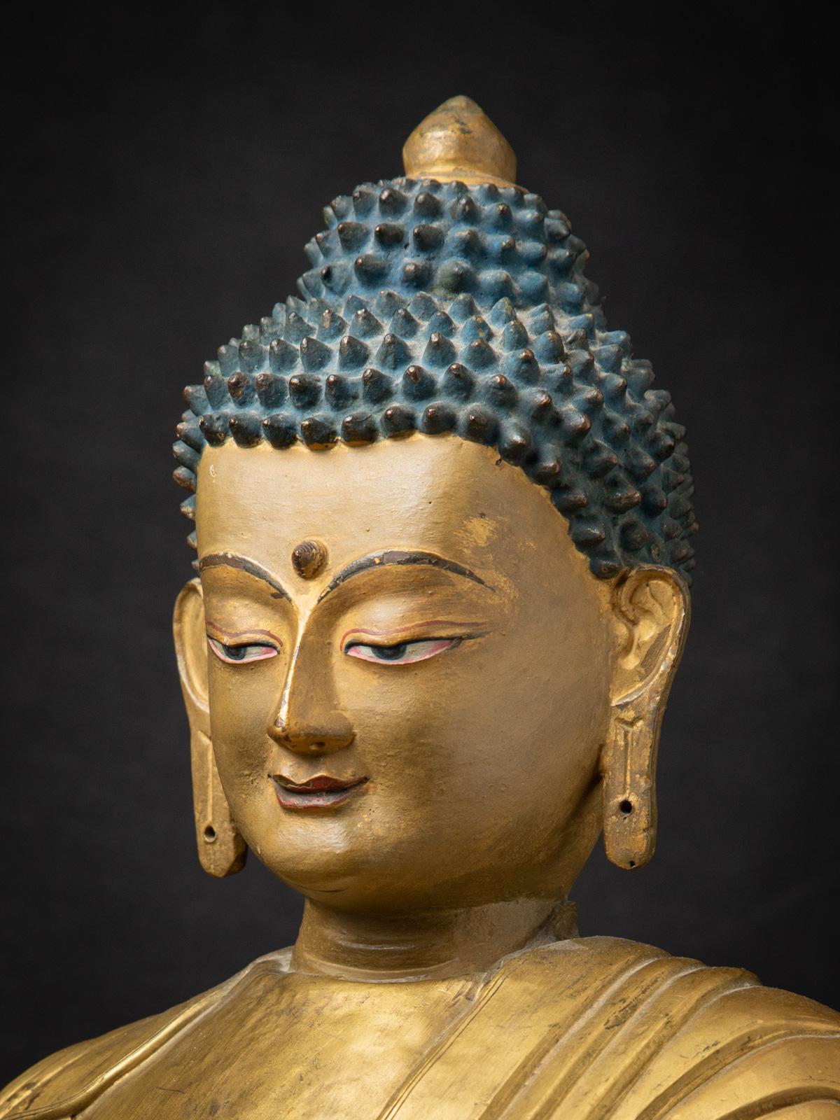 XVIIIe siècle Statue spéciale de Bouddha tibétain du XVIIIe siècle en Bhumisparsha Mudra en vente 1
