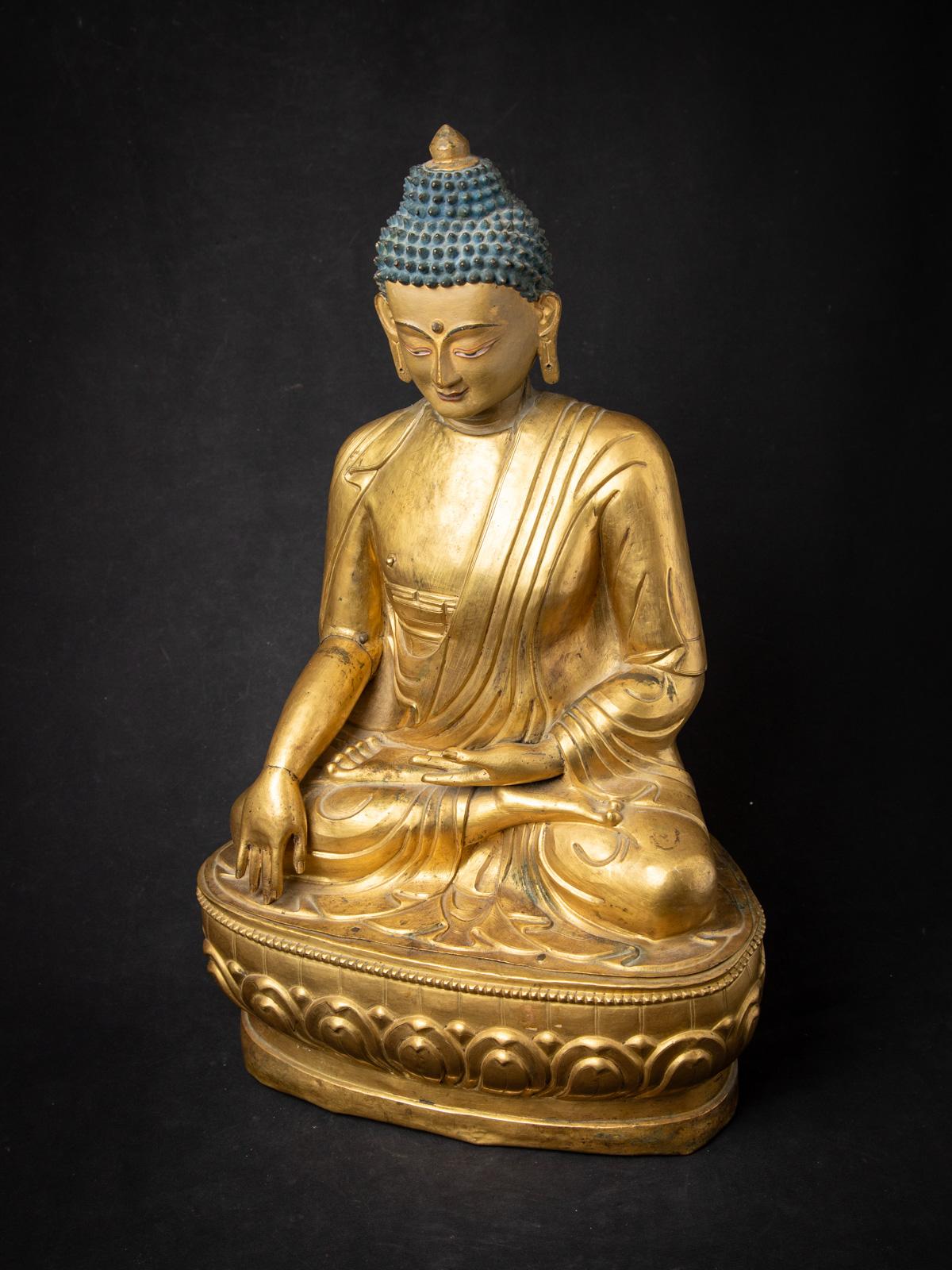 XVIIIe siècle Statue spéciale de Bouddha tibétain du XVIIIe siècle en Bhumisparsha Mudra en vente 2
