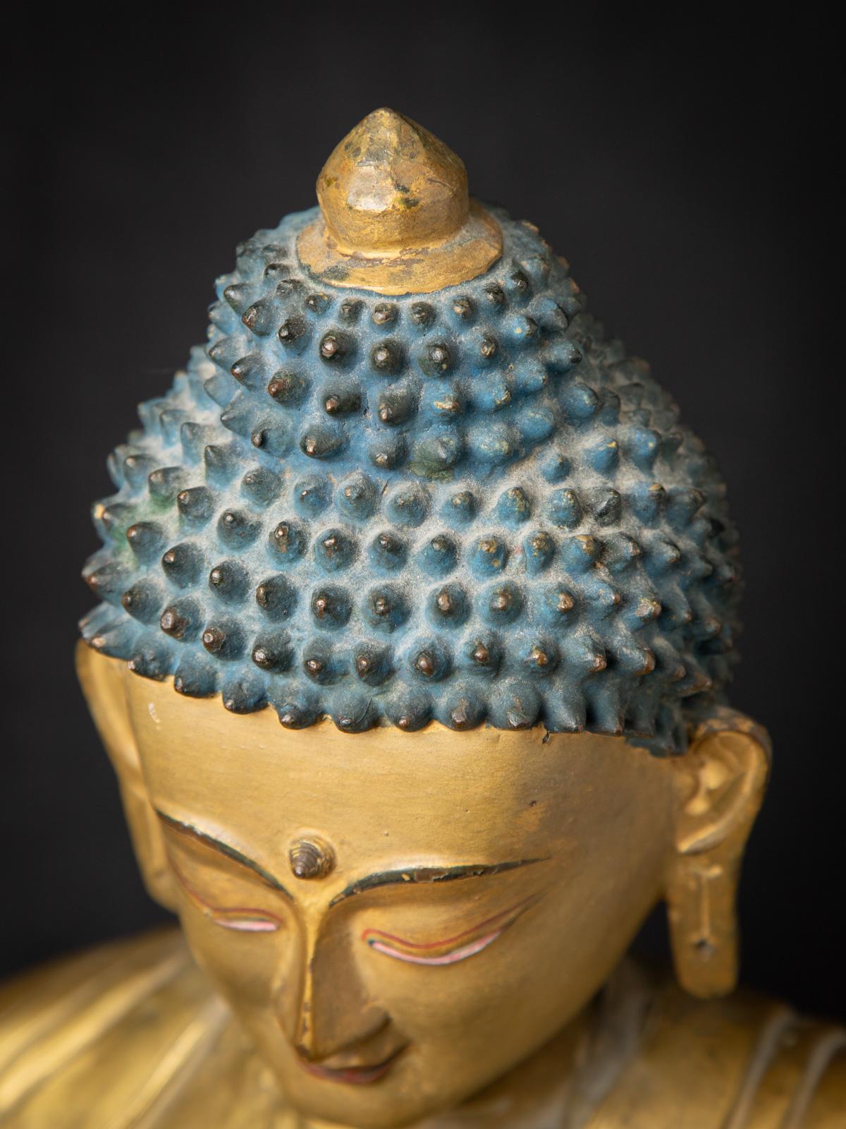 XVIIIe siècle Statue spéciale de Bouddha tibétain du XVIIIe siècle en Bhumisparsha Mudra en vente 3